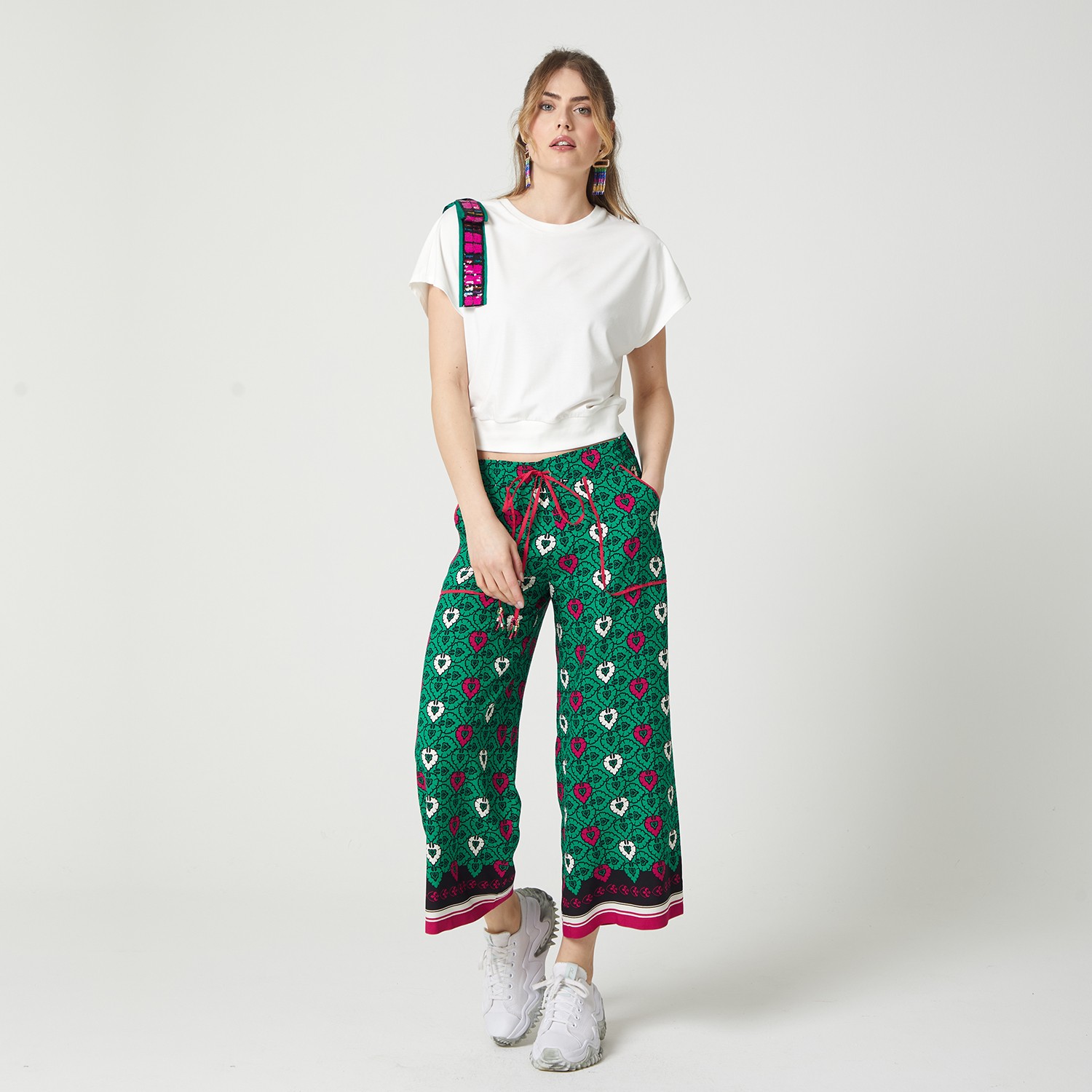 T-Shirt Established With A Sequined Bow