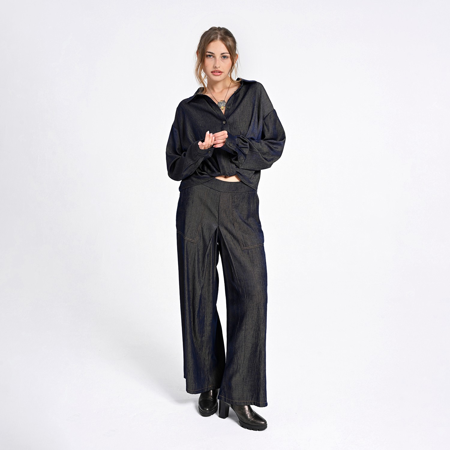 Wide-Leg Pants With Contrast Stitching