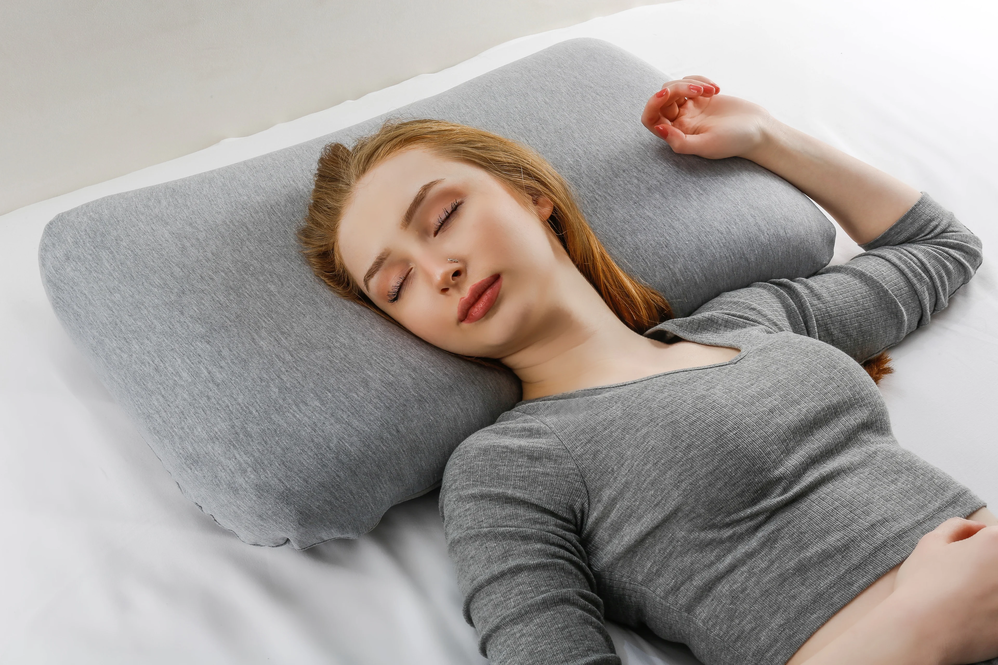 Alkamto Visco Hafızalı Termoregülasyonlu, Hipoalerjenik Ortopedik Boyun Destek Yastığı 70x40x12 cm, Pamuk Kılıf ve Taşıma Çantası Hediyeli