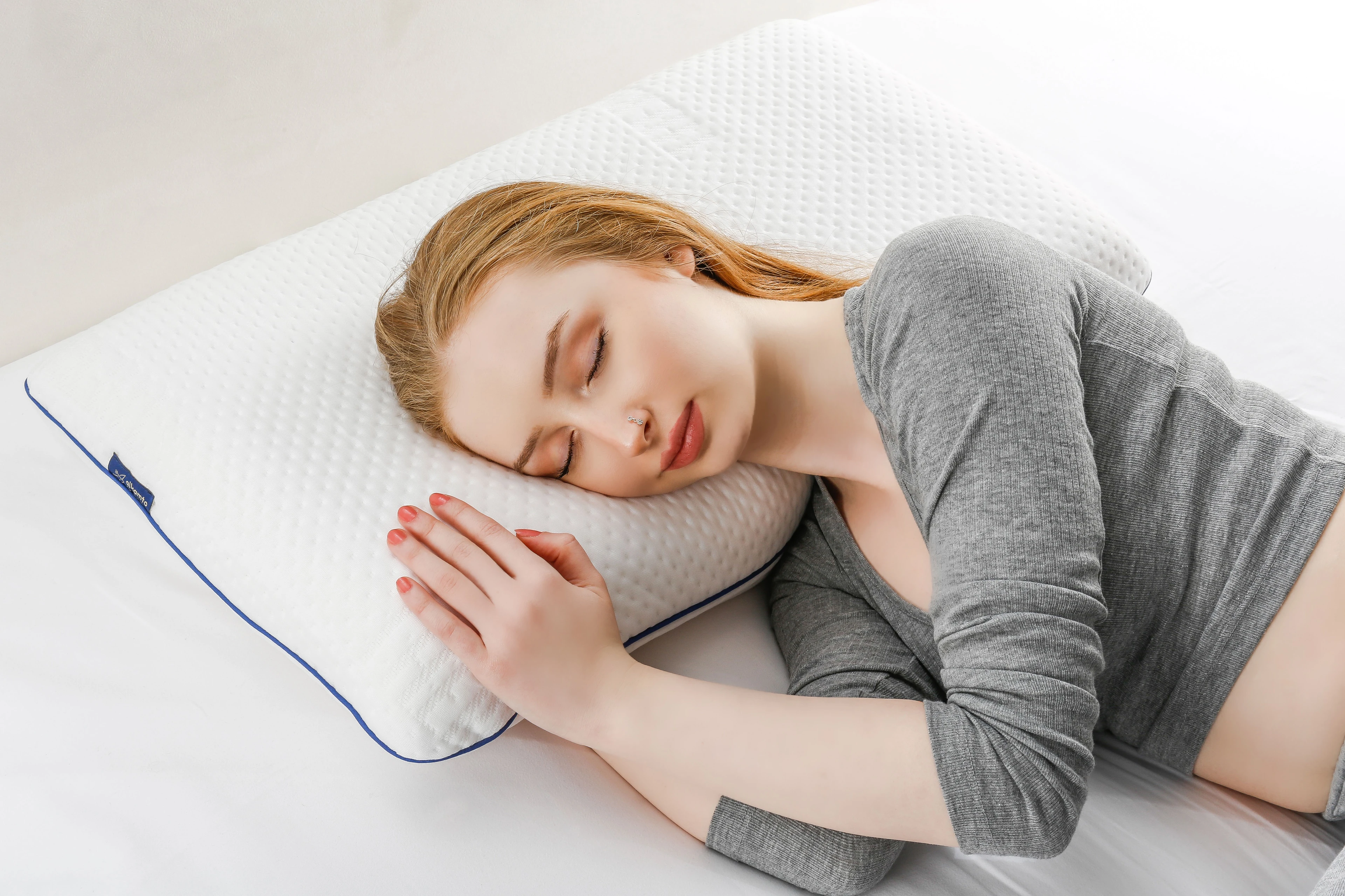 Alkamto Visco Hafızalı Termoregülasyonlu, Hipoalerjenik Ortopedik Boyun Destek Yastığı 70x40x12 cm, Pamuk Kılıf ve Taşıma Çantası Hediyeli