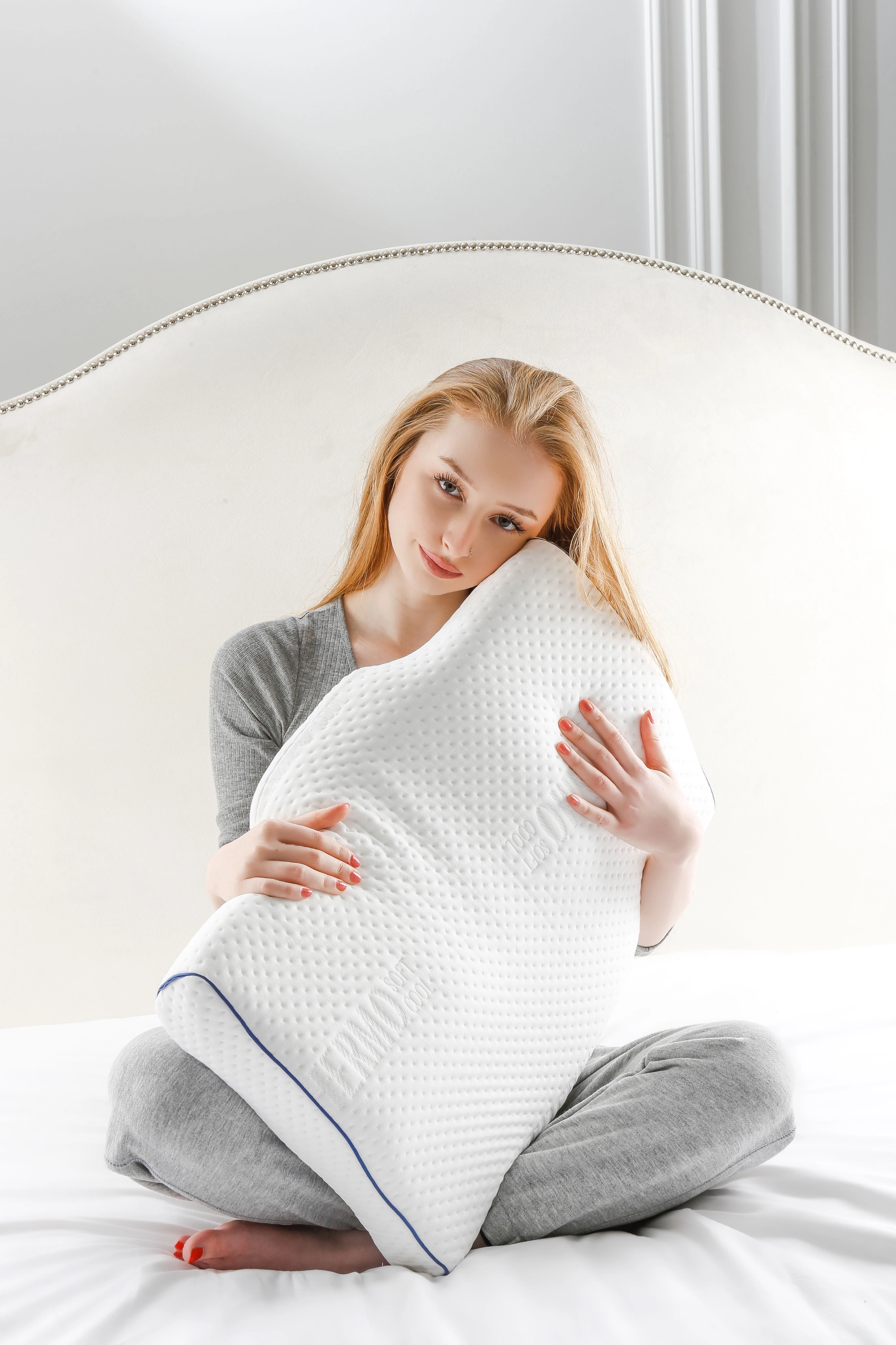 Alkamto Ortopedik Boyun Destek Yastığı – Termoregülasyonlu, Hipoalerjenik Memory Foam Visco Yastık (60x40x11/7 cm) | Ekstra Pamuk Kılıf & Seyahat Çantası