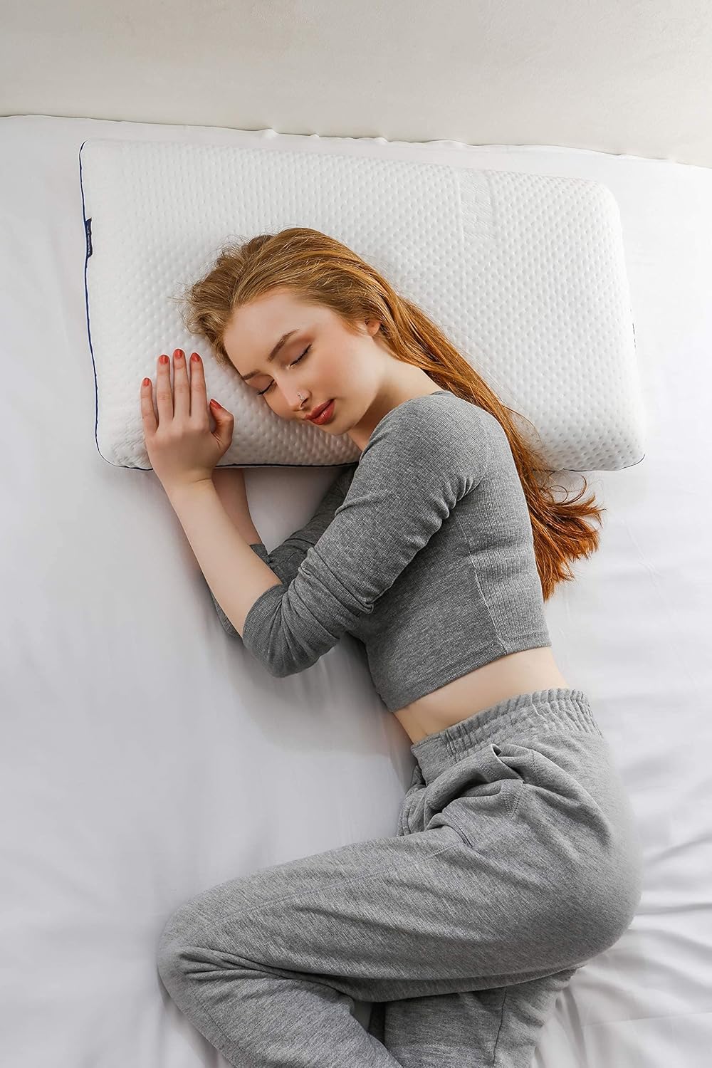 Alkamto Visco Hafızalı Termoregülasyonlu, Hipoalerjenik Ortopedik Boyun Destek Yastığı 70x42x15 cm, Pamuk Kılıf ve Taşıma Çantası Hediyeli