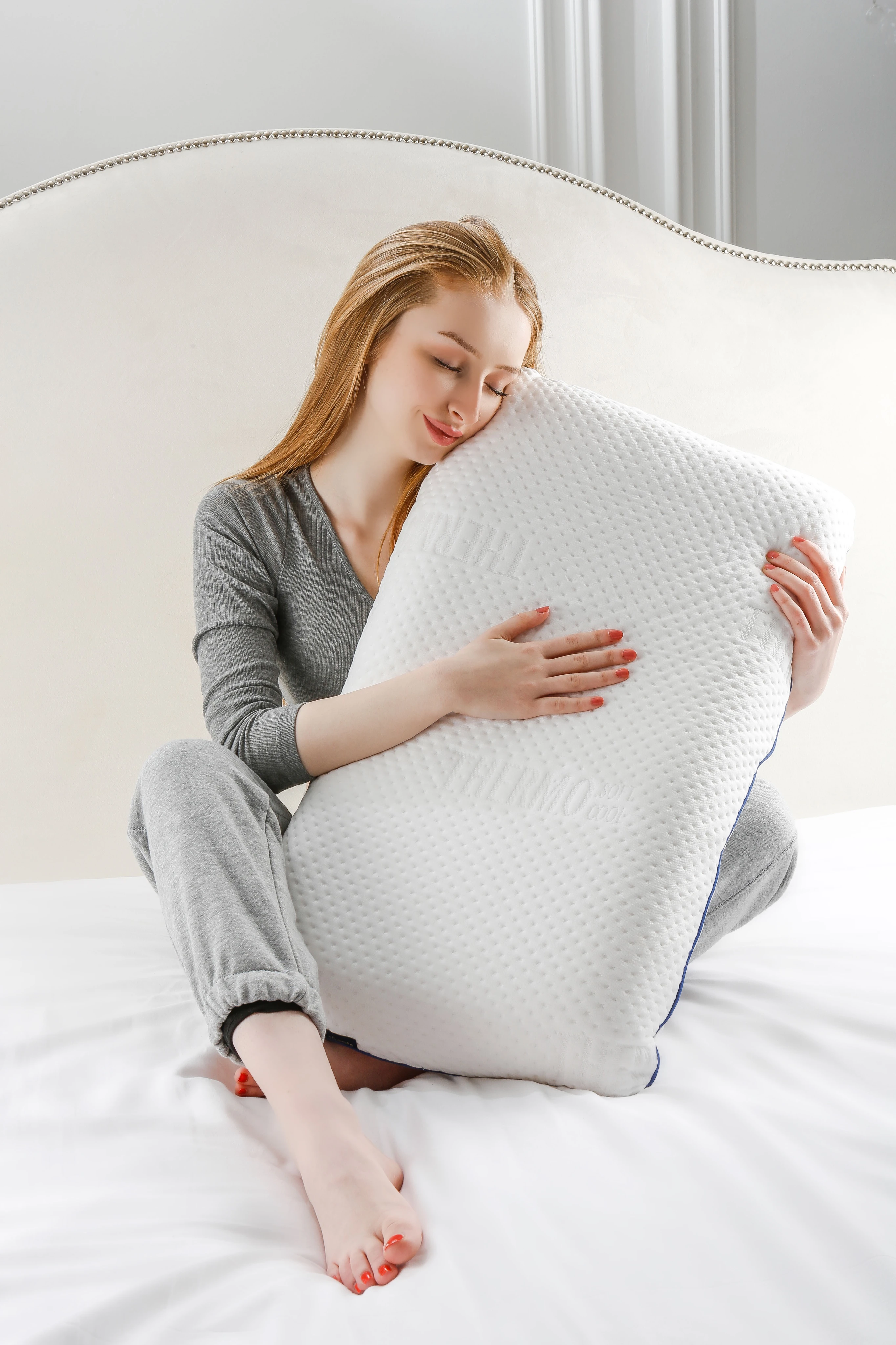 Alkamto Visco Hafızalı Termoregülasyonlu, Hipoalerjenik Ortopedik Boyun Destek Yastığı 70x40x12 cm, Pamuk Kılıf ve Taşıma Çantası Hediyeli