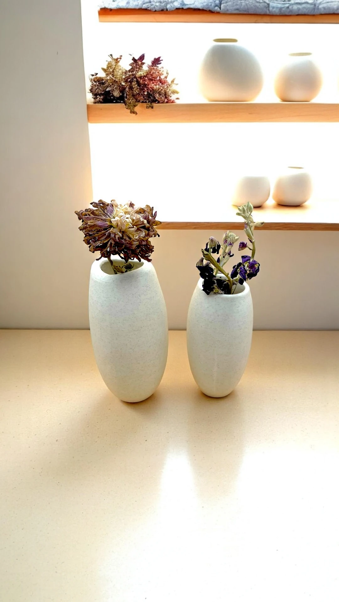 Vita Pebble Pair – 2’li Dekoratif Taş Formlu Vazo Seti | Minimalist Ev Aksesuarı | Doğal Görünümlü Masa & Raf Objesi