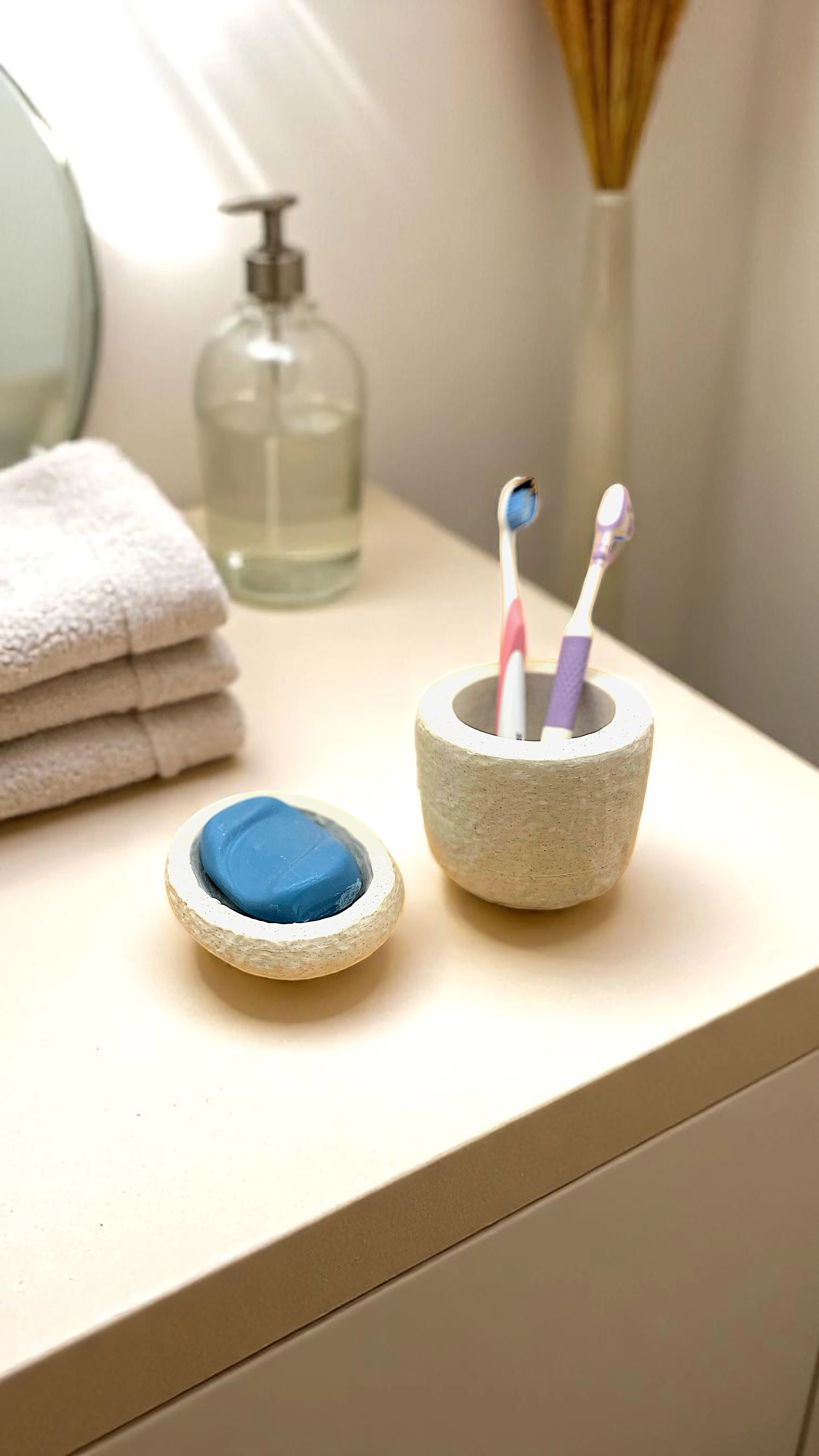 Vita Bath Duo – 2’li Taş Dokulu Banyo Seti | Minimalist Diş Fırçalık & Sabunluk | Doğal Görünümlü Banyo Aksesuarları