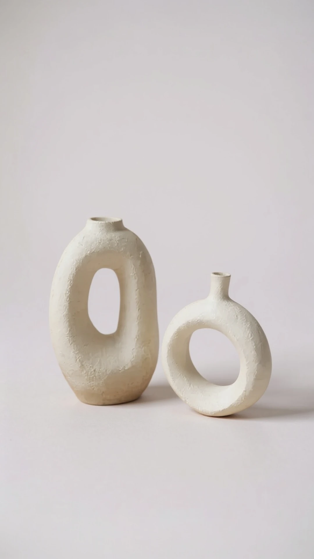 Skadi Grit – İskandinav Tarzı Doğal Dokulu İkili Dekoratif Vazo Seti