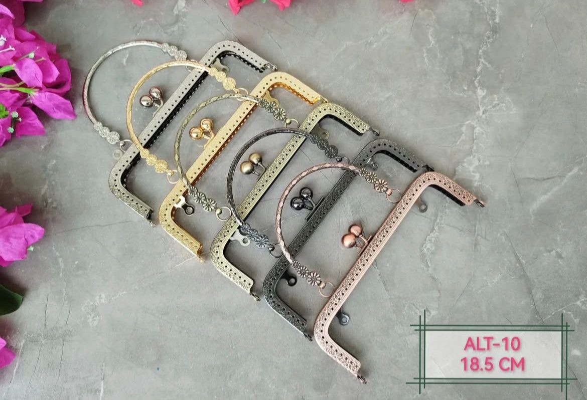 Kulplu metal burs - 18x11.5 cm gümüş