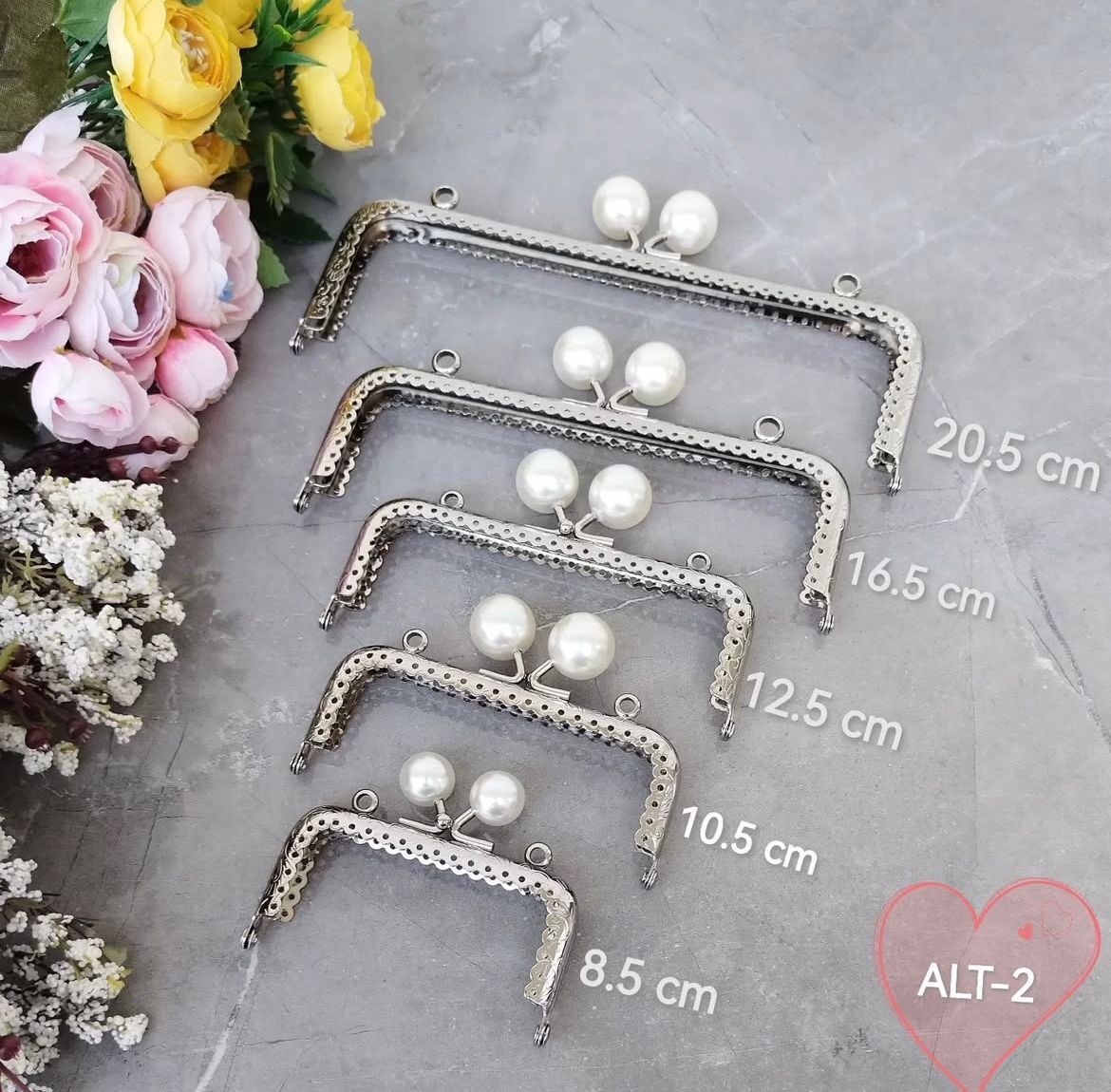 Delikli incili Metal Çanta Bursu - 8.5 cm gold siyah inci