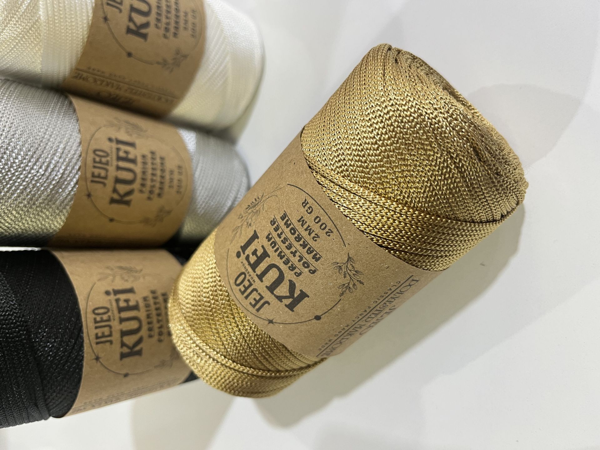 Premium Makrome 2 mm / Gold (Pro cord)