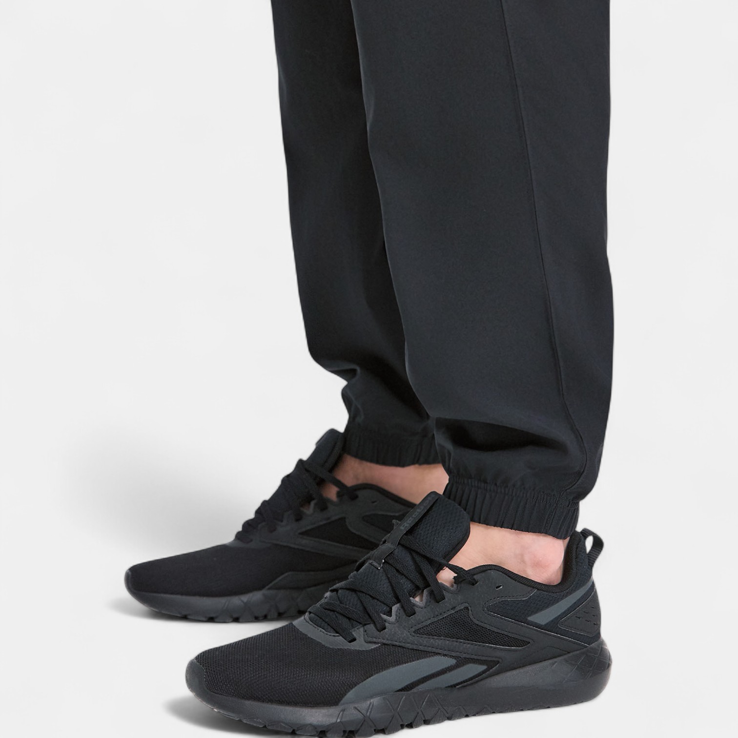 REEBOK ID TRAIN WOVEN PANT Erkek Sıyah Eşofman Altı