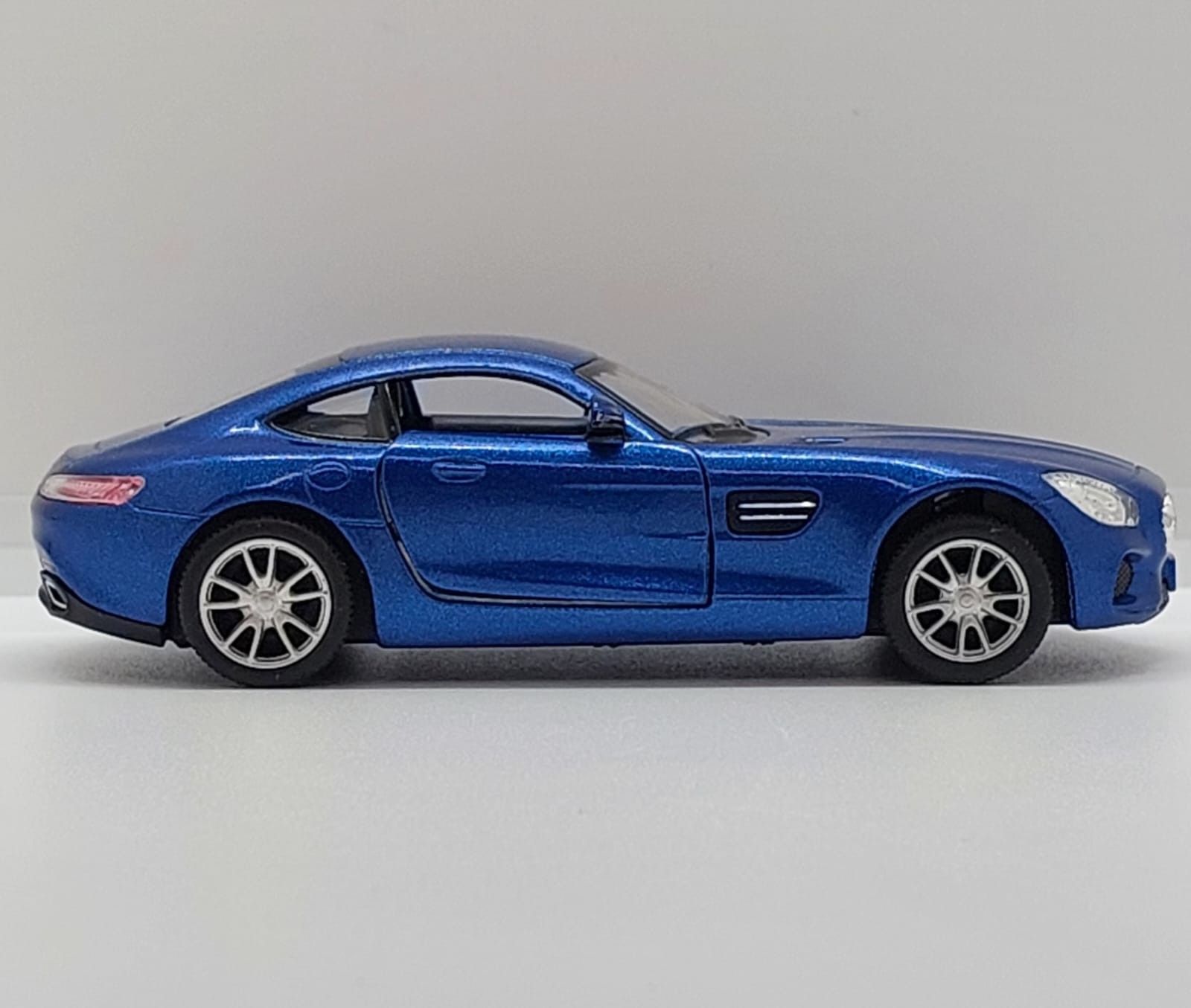 Kinsmart Mercedes-AMG GT -1:36 Lacivert