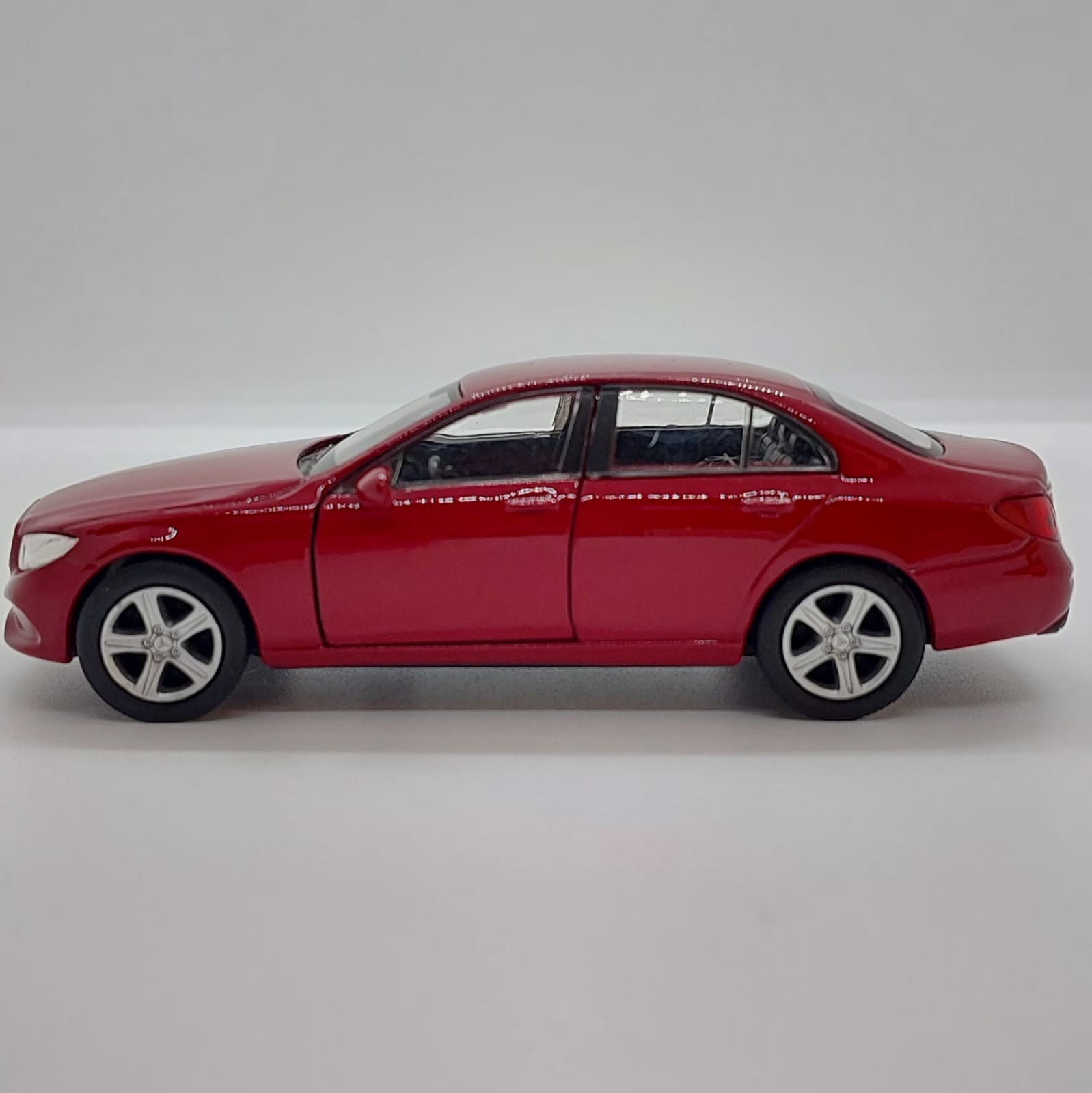 Welly Mercedes-Benz E-Class E400 4matic -1:36 Kırmızı