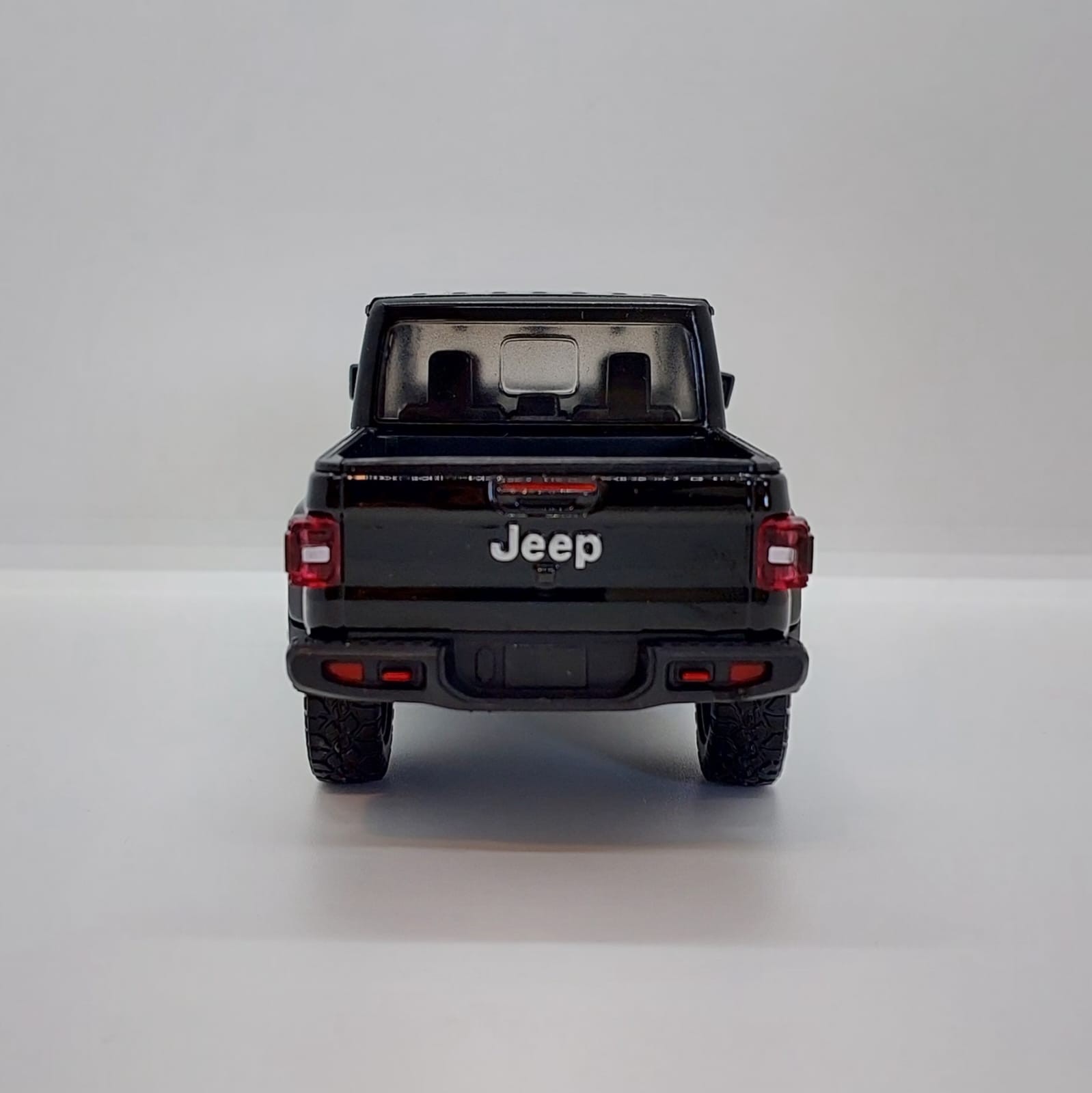 Motormax Timeless Legends 2021 Jeep Gladiator Rubicon -1:27 Siyah