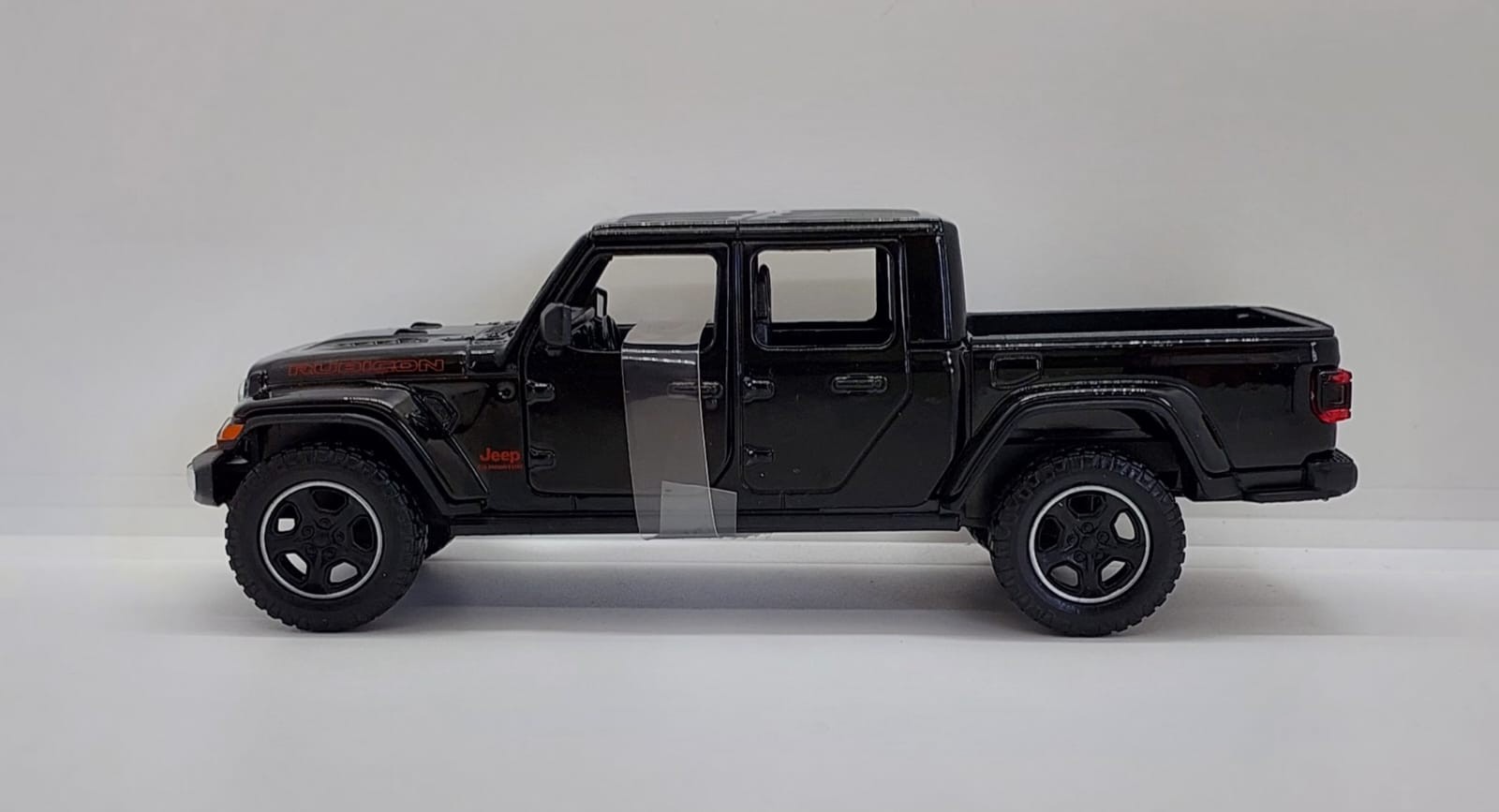 Motormax Timeless Legends 2021 Jeep Gladiator Rubicon -1:27 Siyah