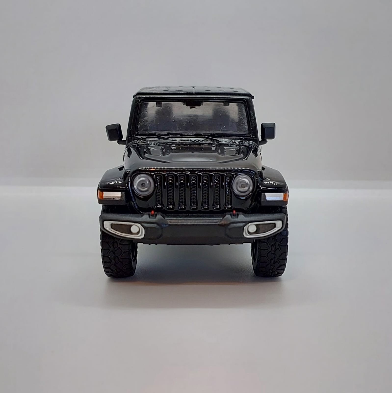 Motormax Timeless Legends 2021 Jeep Gladiator Rubicon -1:27 Siyah