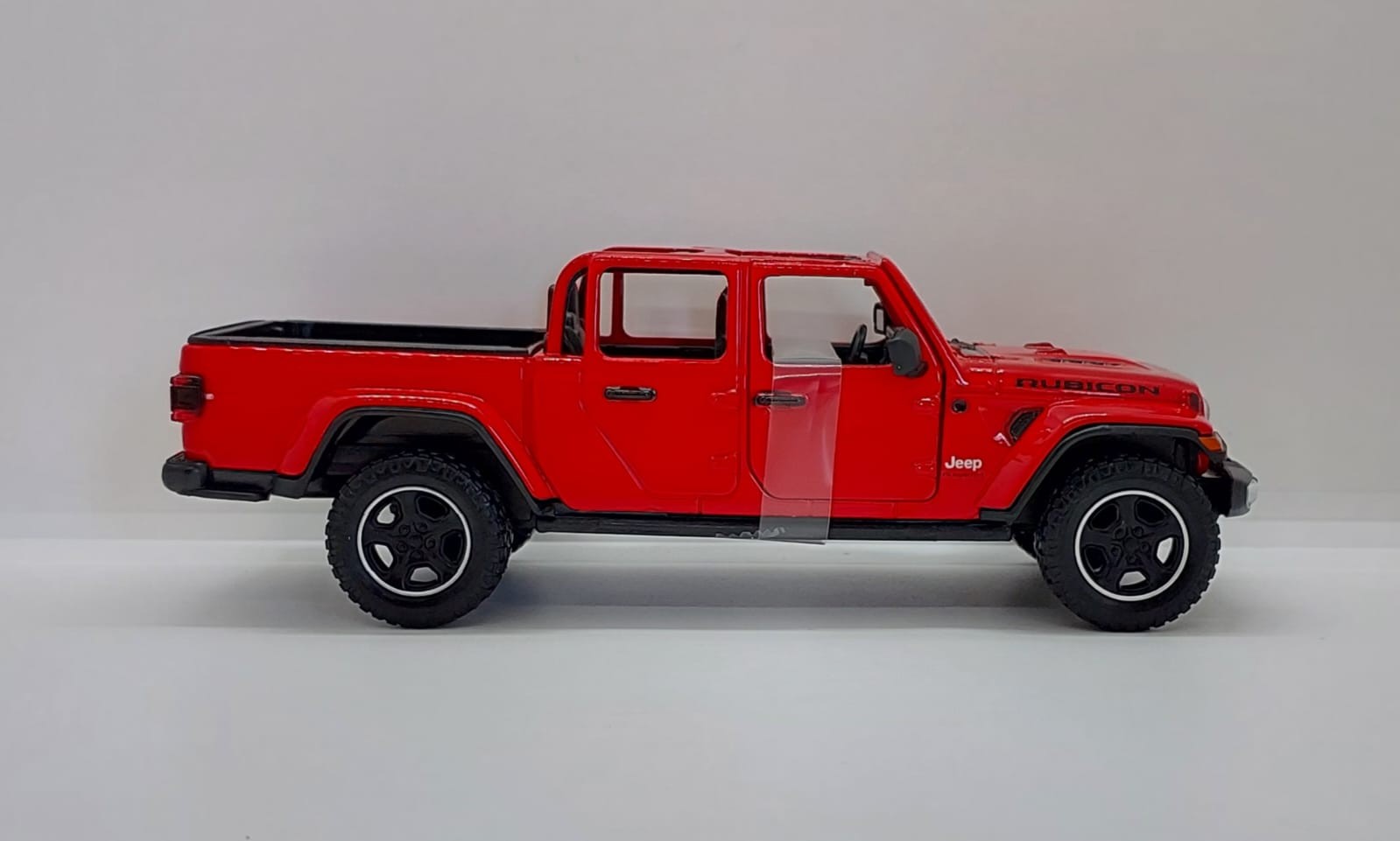 Motormax Timeless Legends 2021 Jeep Gladiator Rubicon -1:27 Kırmızı