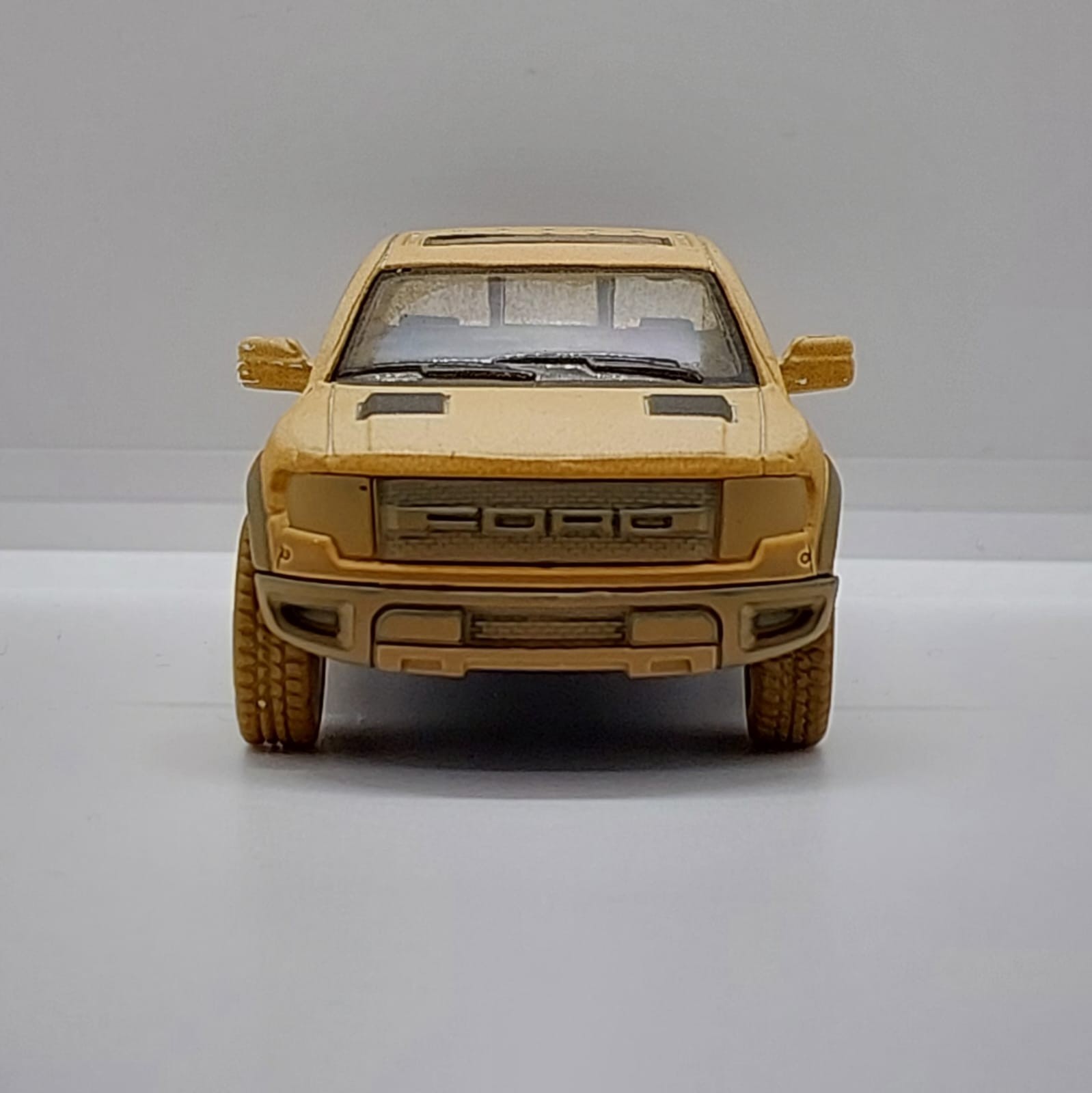 Kinsmart 2013 Ford F-150 SVT Raptor SuperCrew -1:46 Beyaz Toz Çamur Detaylı