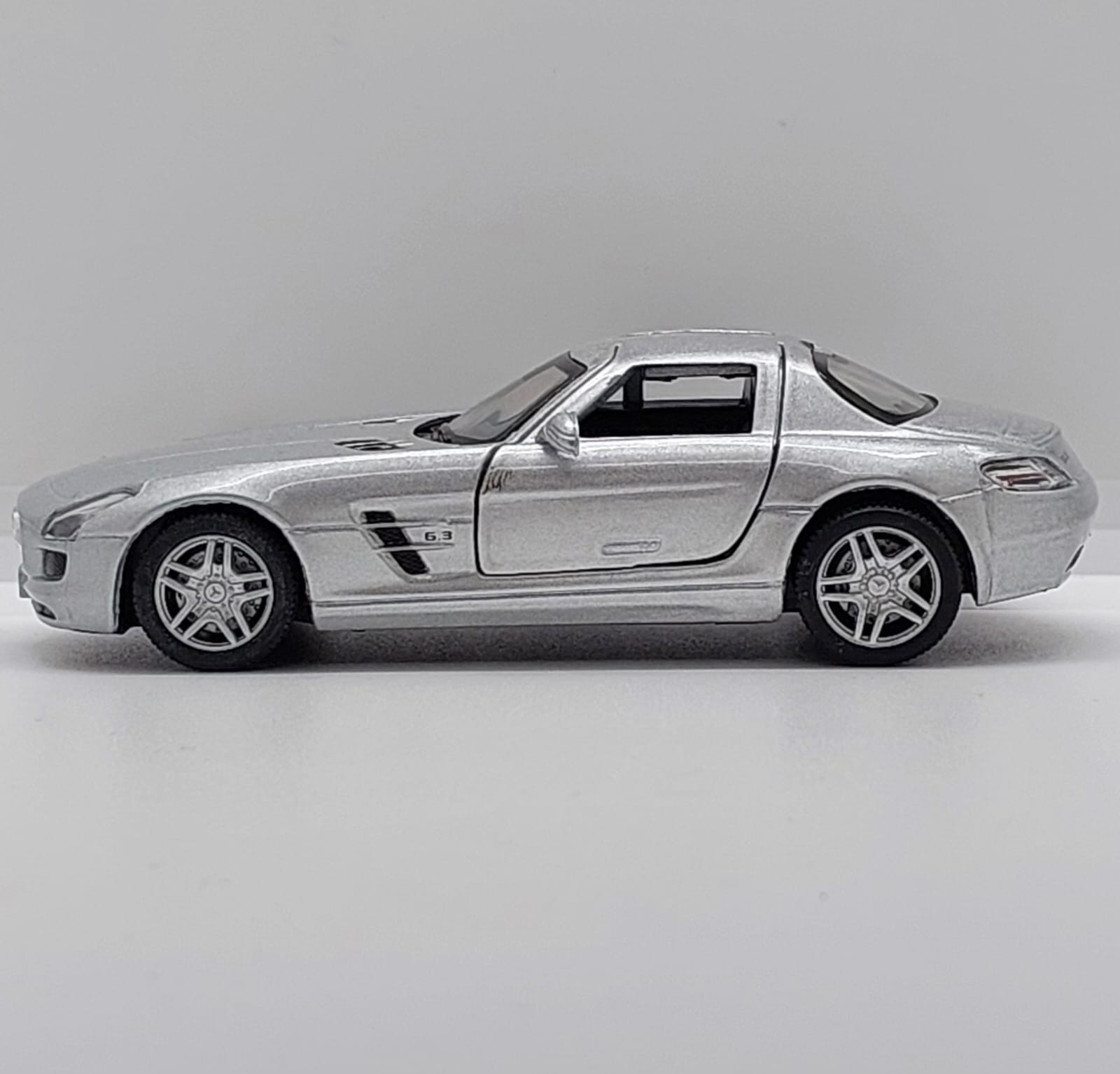 Kinsmart Mercedes-Benz SLS AMG -1:36 Gümüş Gri