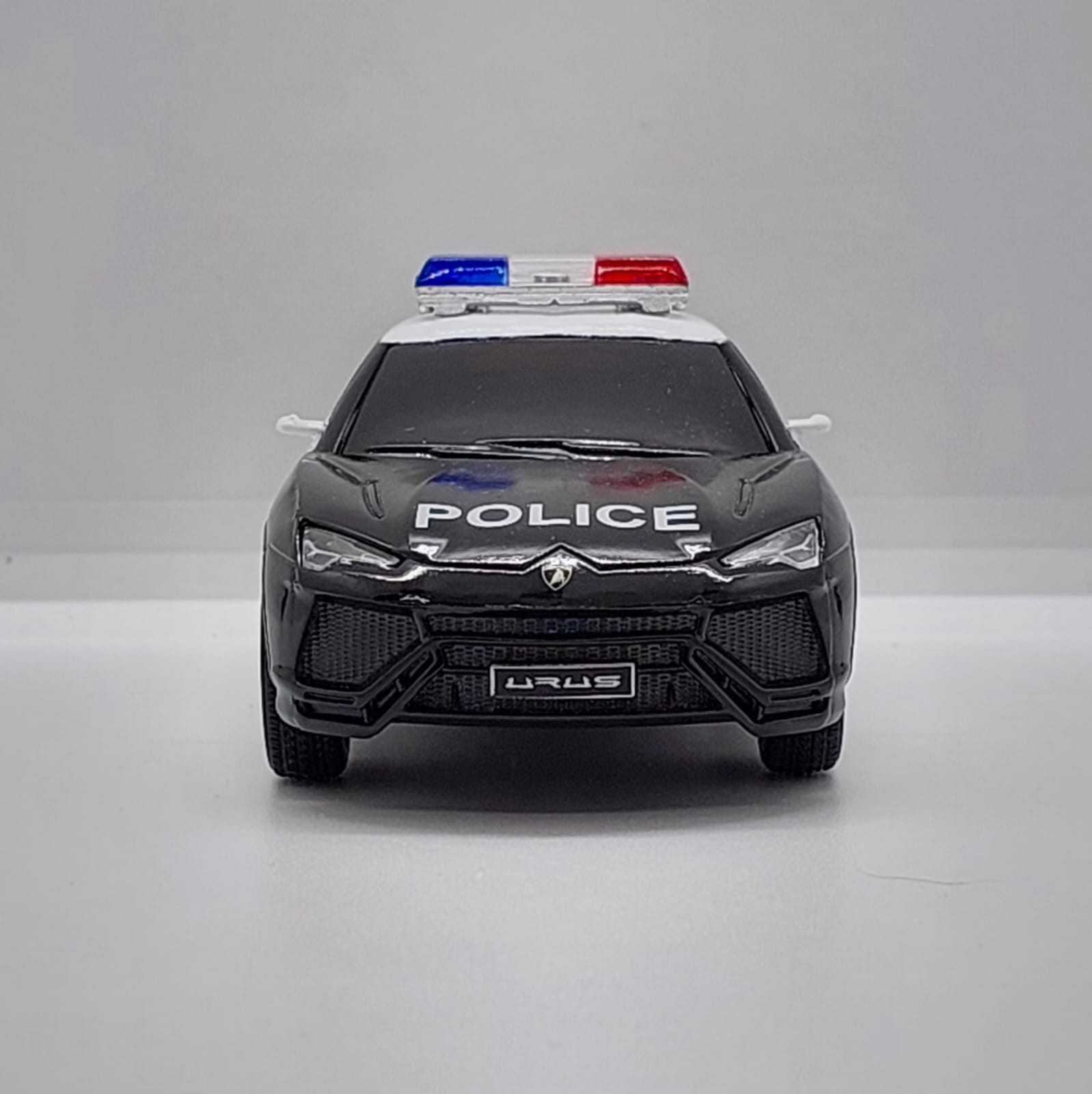 Kinsmart Lamborghini Urus -1:38 Polis Arabası