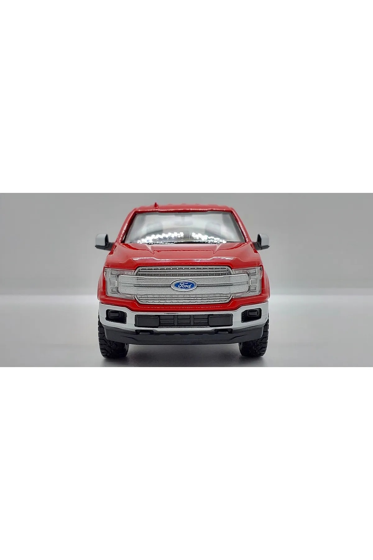 Motormax Timeless Legends Serisi 2019 Ford F-150 Lariat Crew Cab -1:24 Kırmızı