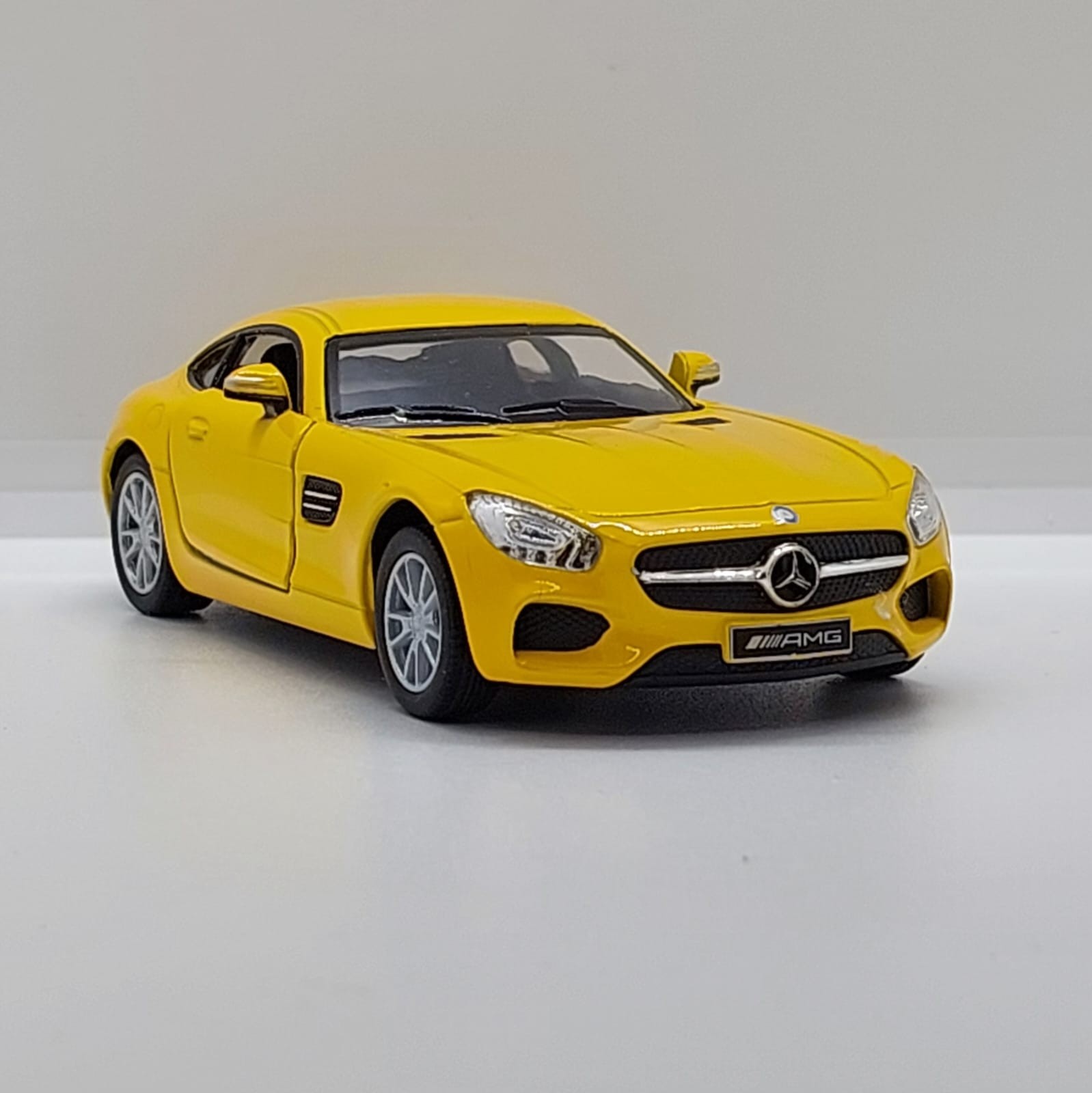 Kinsmart Mercedes-AMG GT -1:36 Sarı