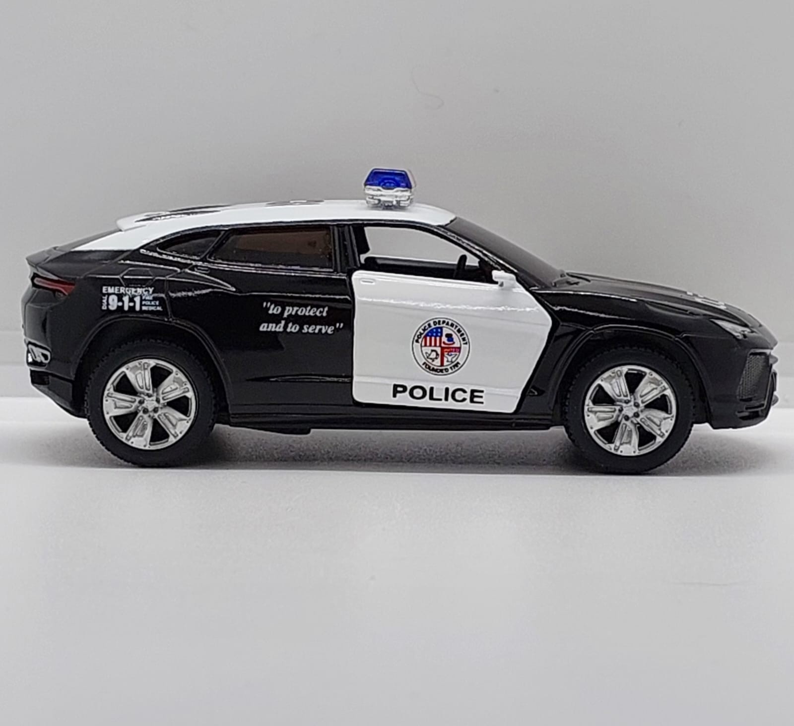 Kinsmart Lamborghini Urus -1:38 Polis Arabası