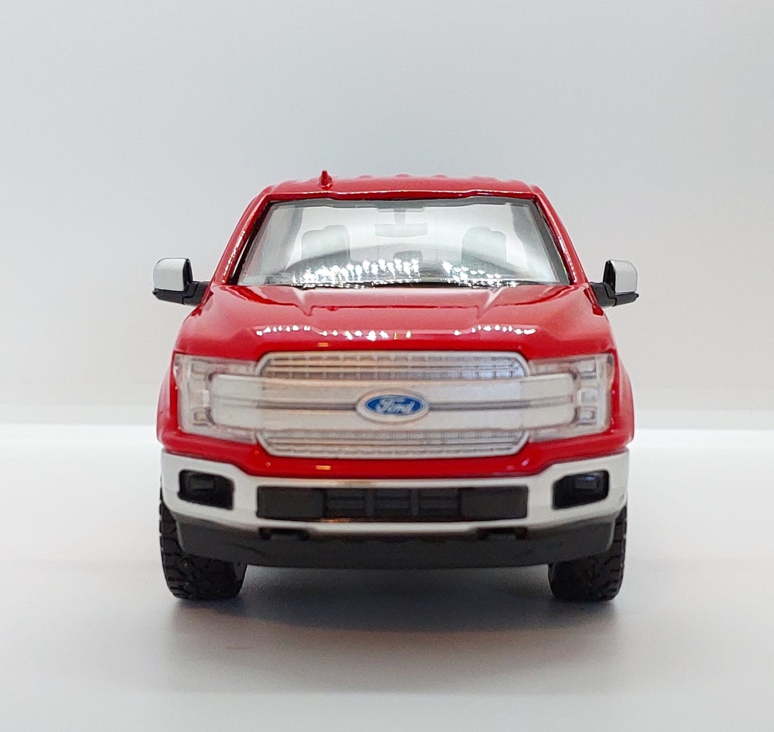 Motormax Timeless Legends Serisi 2019 Ford F-150 Lariat Crew Cab -1:24 Kırmızı