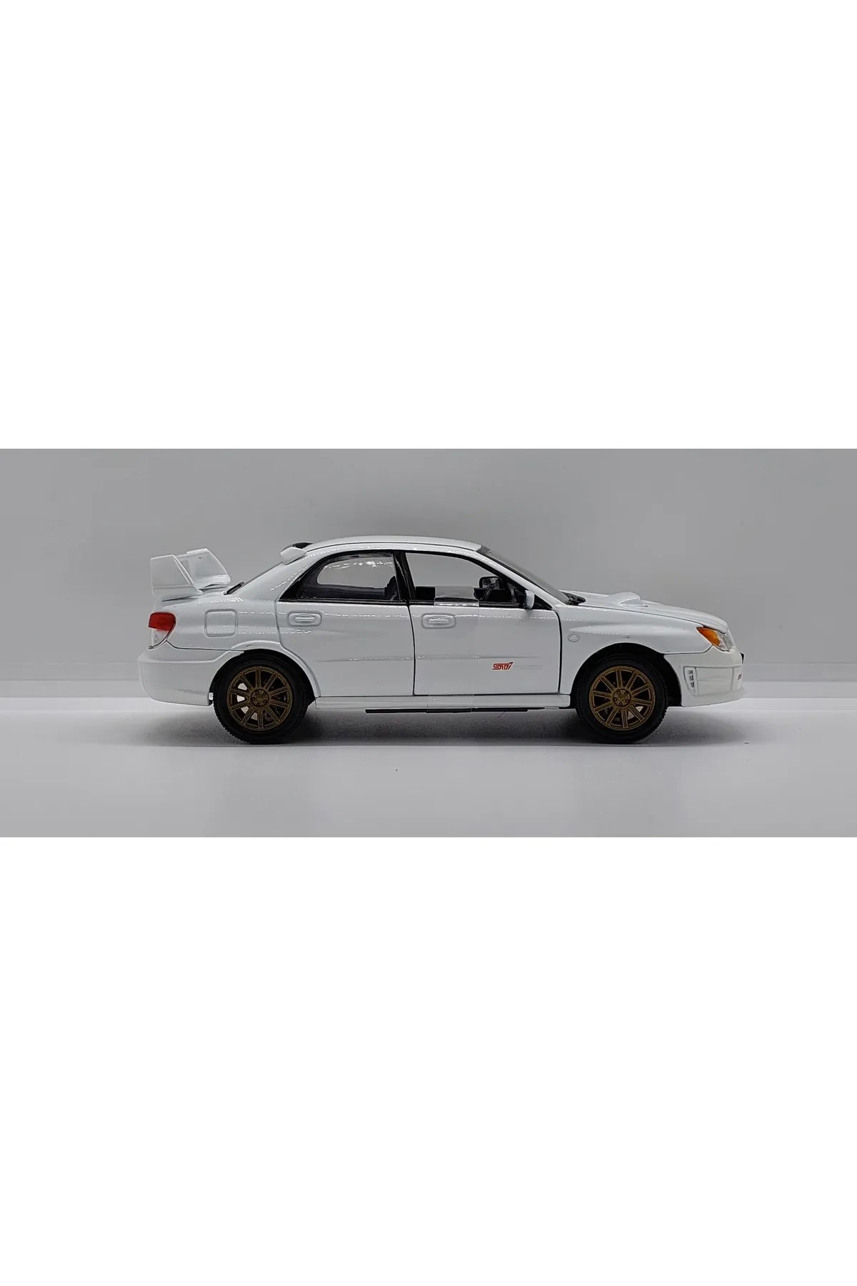 Motormax Timeless Legends Subaru Impreza WRX STI -1:24 Beyaz