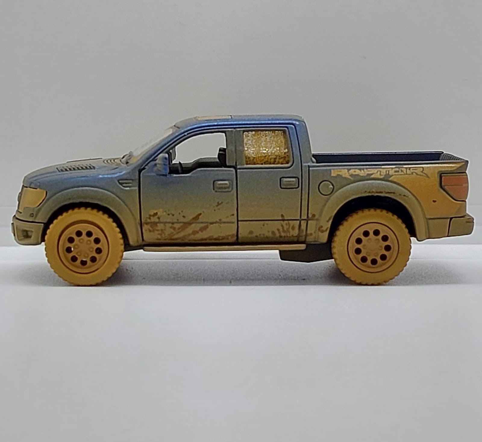 Kinsmart 2013 Ford F-150 SVT Raptor SuperCrew -1:46 Lacivert Toz Çamur Detaylı