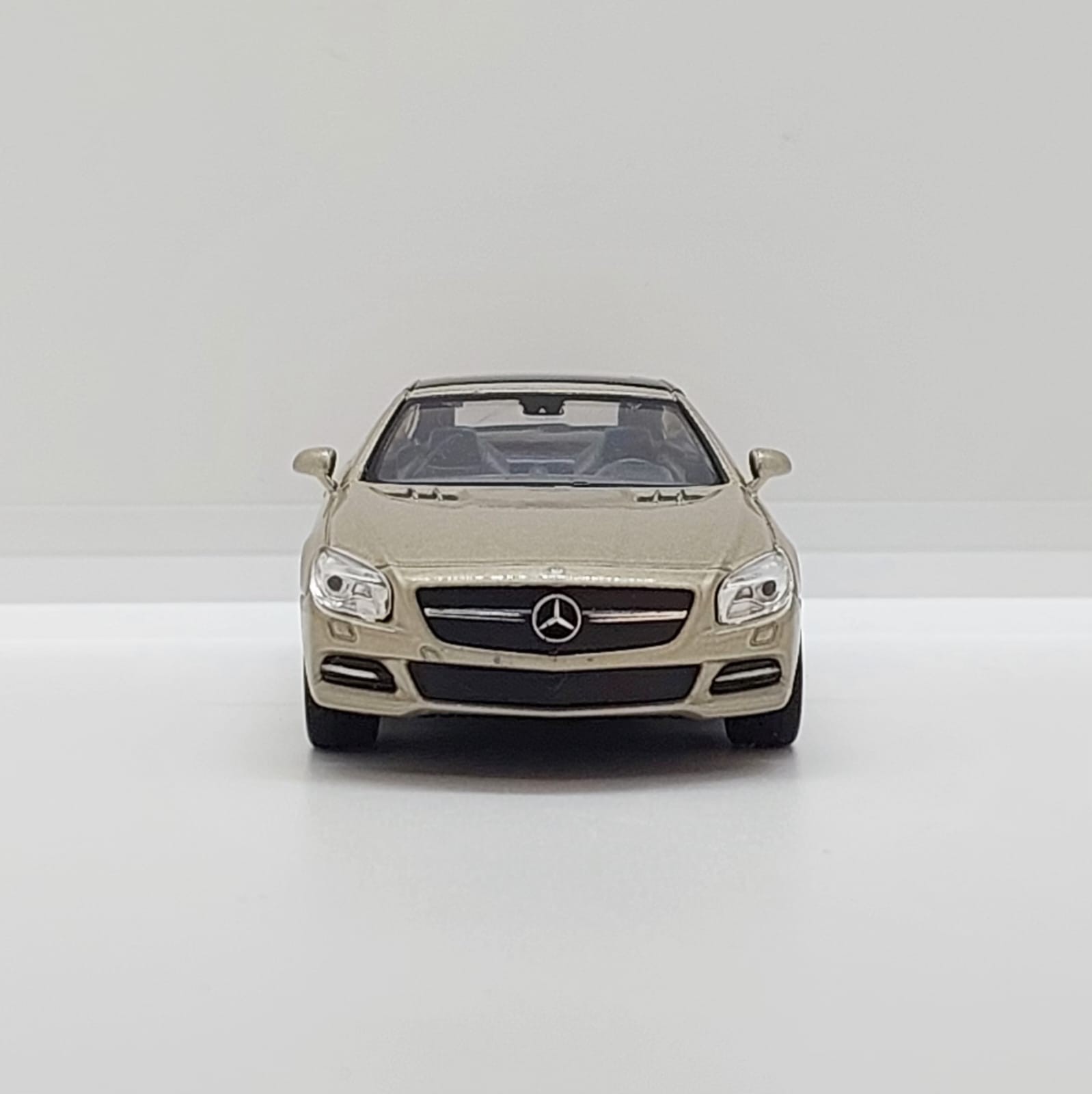 Welly Mercedes-Benz SL500 -1:36 Kum Beji