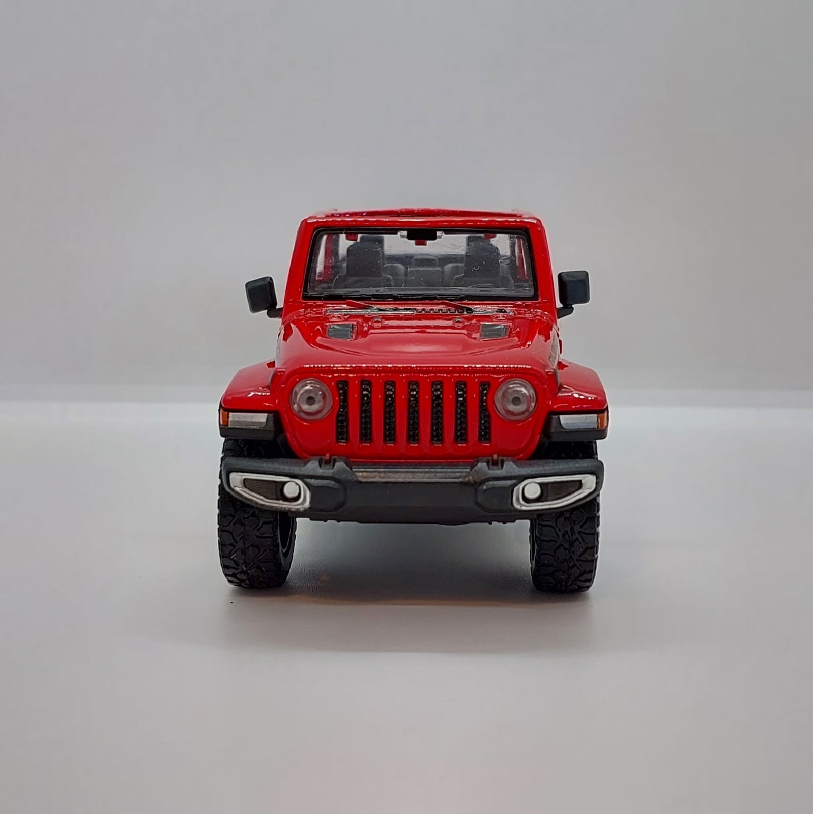 Motormax Timeless Legends 2021 Jeep Gladiator Rubicon -1:27 Kırmızı