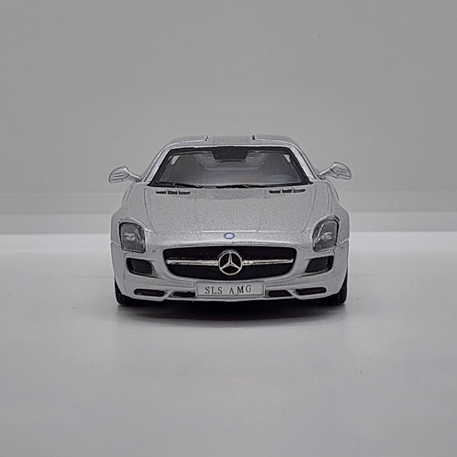 Kinsmart Mercedes-Benz SLS AMG -1:36 Gümüş Gri