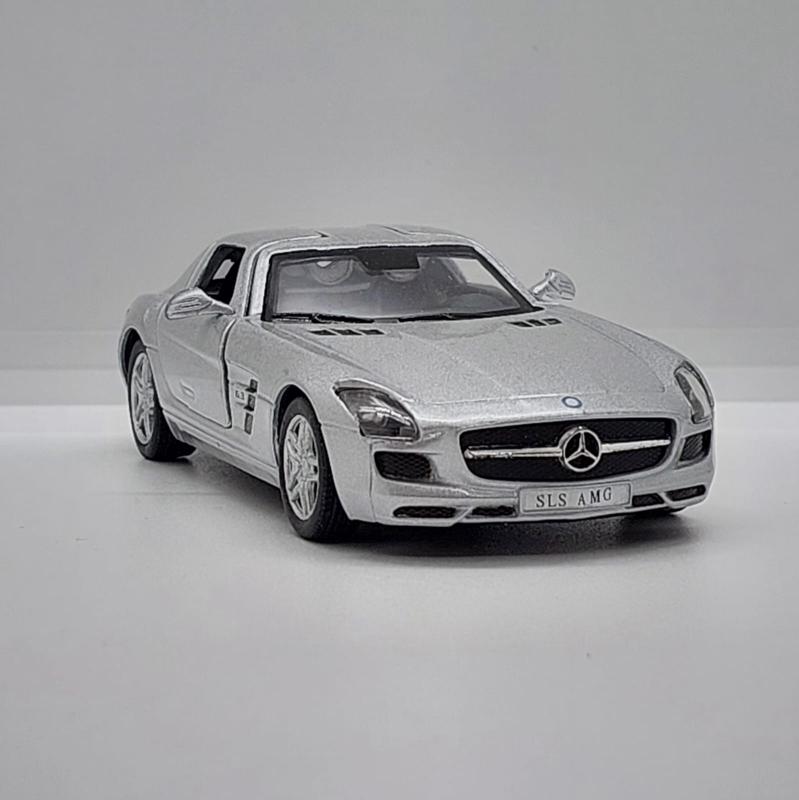 Kinsmart Mercedes-Benz SLS AMG -1:36 Gümüş Gri