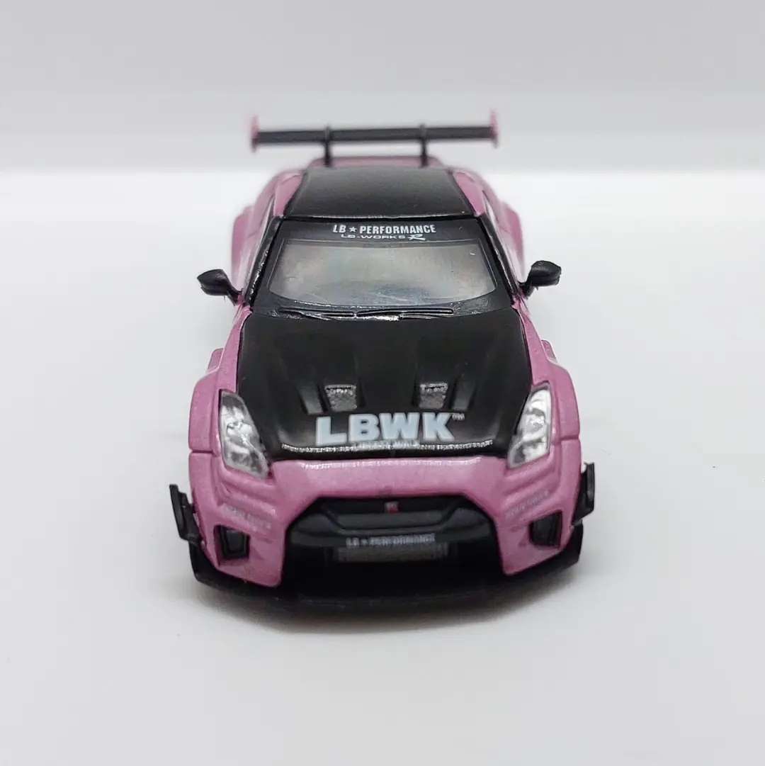 Mini GT LB-Silhouette WORKS GT Nissan 35GT-RR Passion Pink -#418