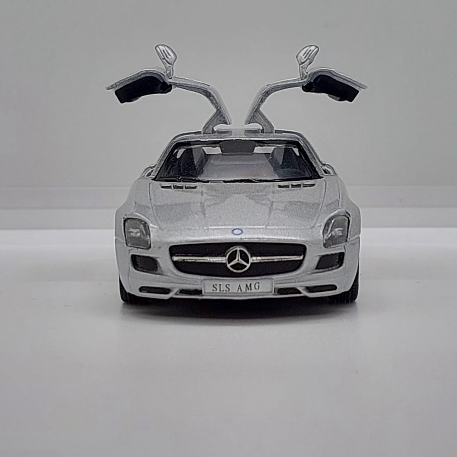 Kinsmart Mercedes-Benz SLS AMG -1:36 Gümüş Gri