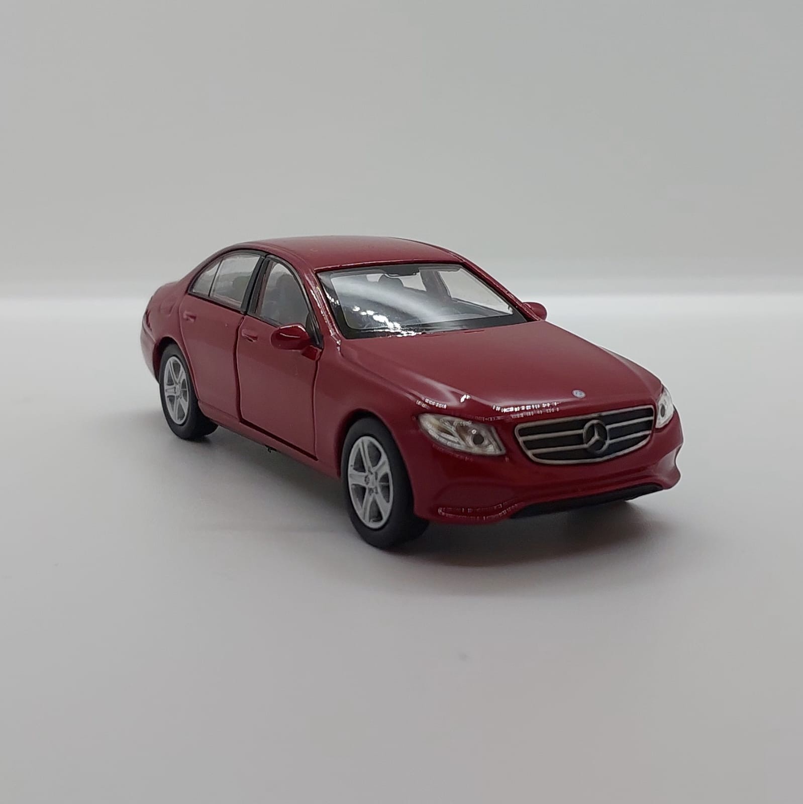 Welly Mercedes-Benz E-Class E400 4matic -1:36 Kırmızı