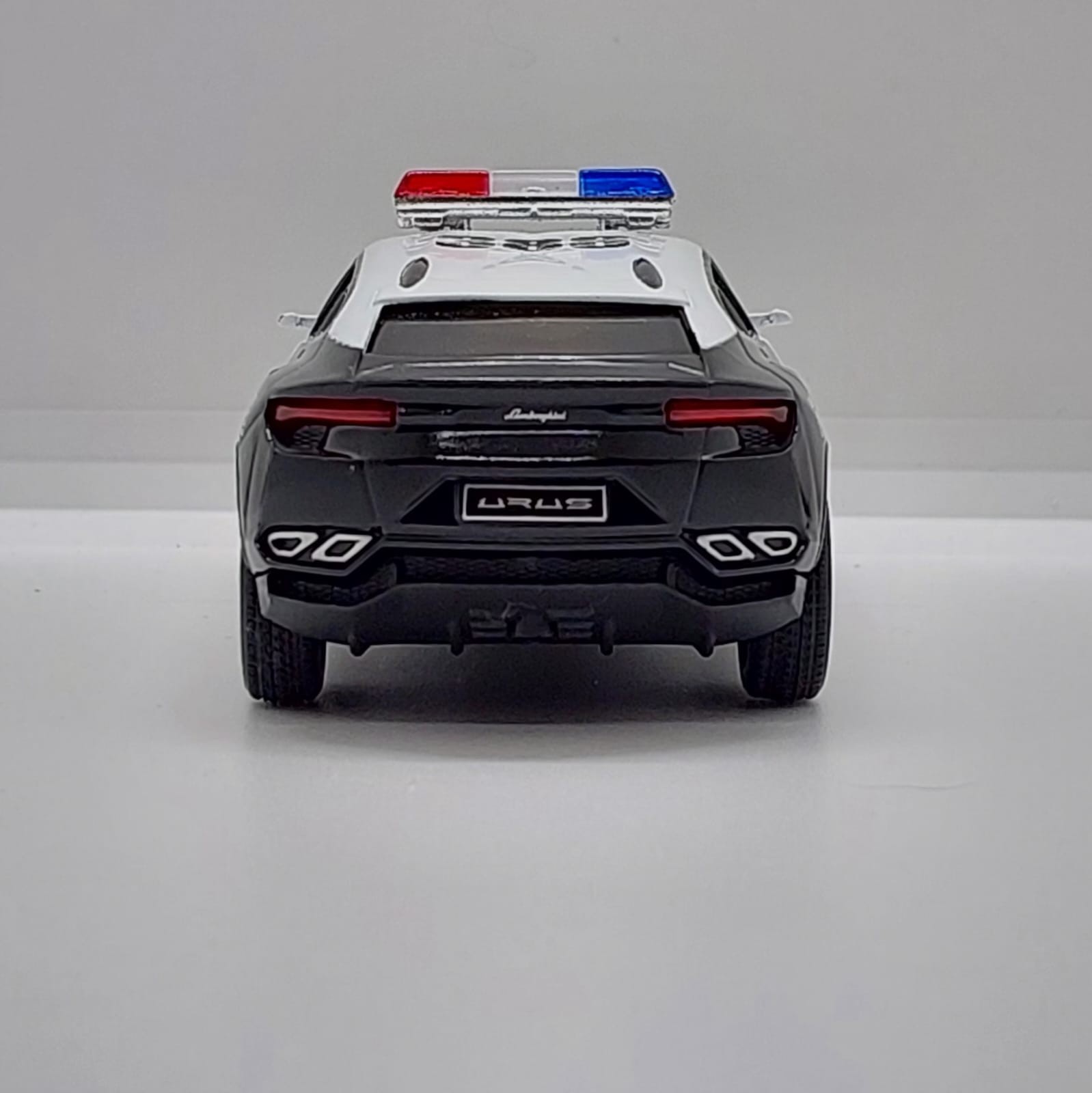 Kinsmart Lamborghini Urus -1:38 Polis Arabası