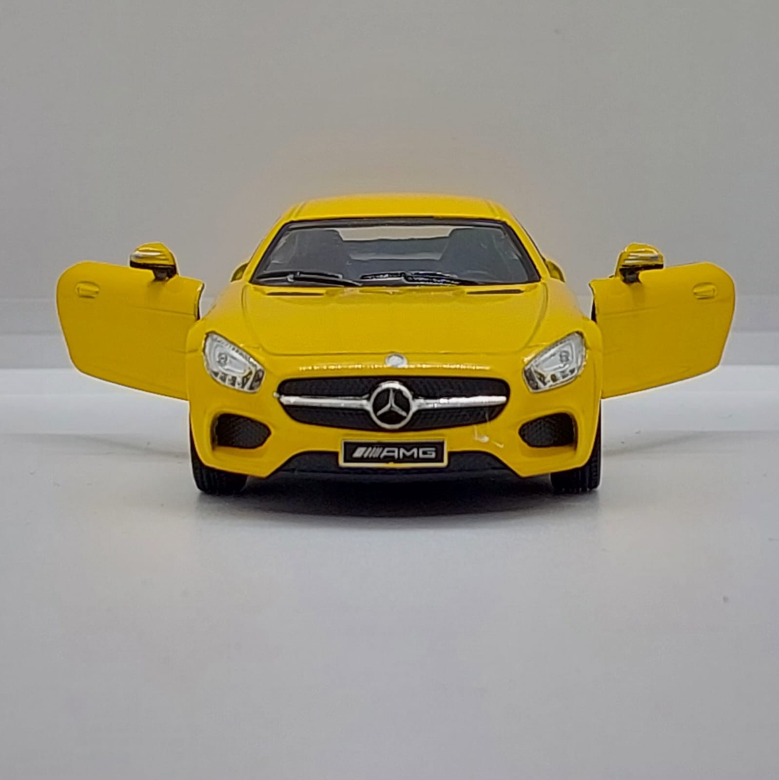 Kinsmart Mercedes-AMG GT -1:36 Sarı