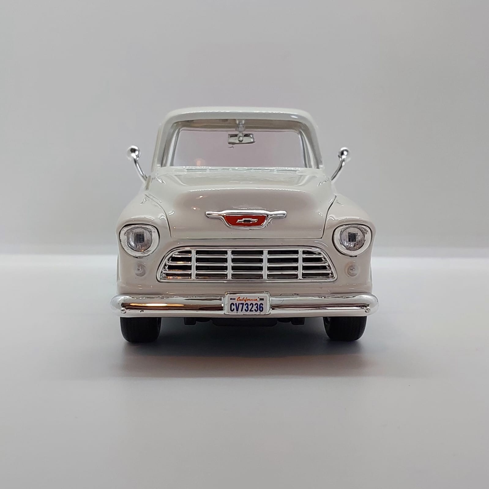 Motormax Timeless Legends 1955 Chevy 3100Stepside -1:24 Beyaz