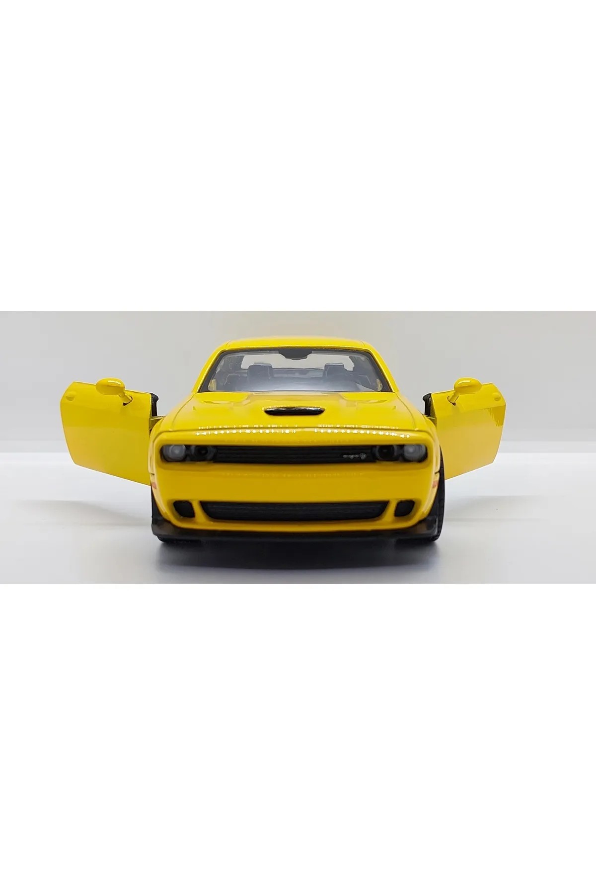 Motormax Timeless Legends Serisi 2018 Dodge Challenger SRT Hellcat Widebody -1:24 Sarı