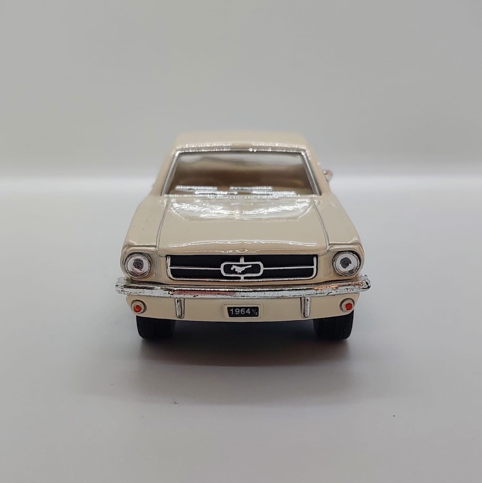 Kinsmart 1964½ Ford Mustang -1:36 Fil dişi krem