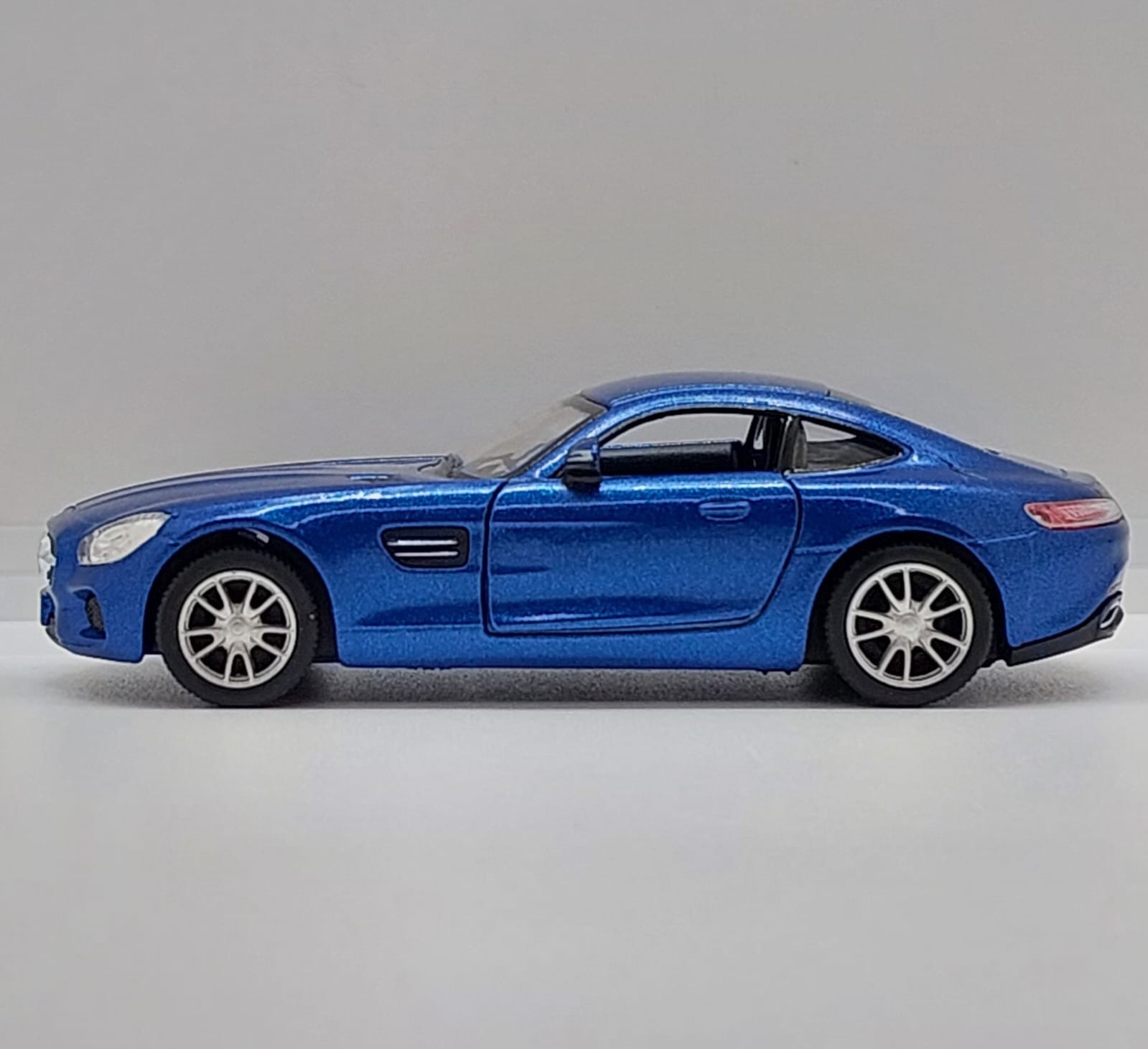 Kinsmart Mercedes-AMG GT -1:36 Lacivert