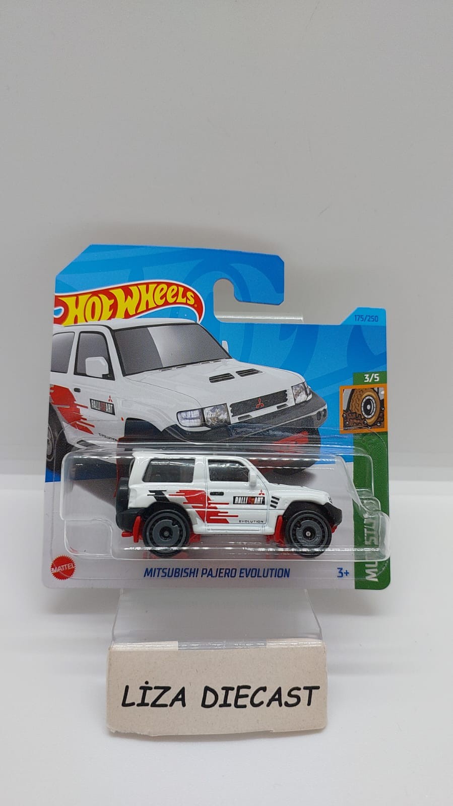 Hot Wheels Mud Studs Mitsubishi Pajero Evolution Beyaz-HKK36