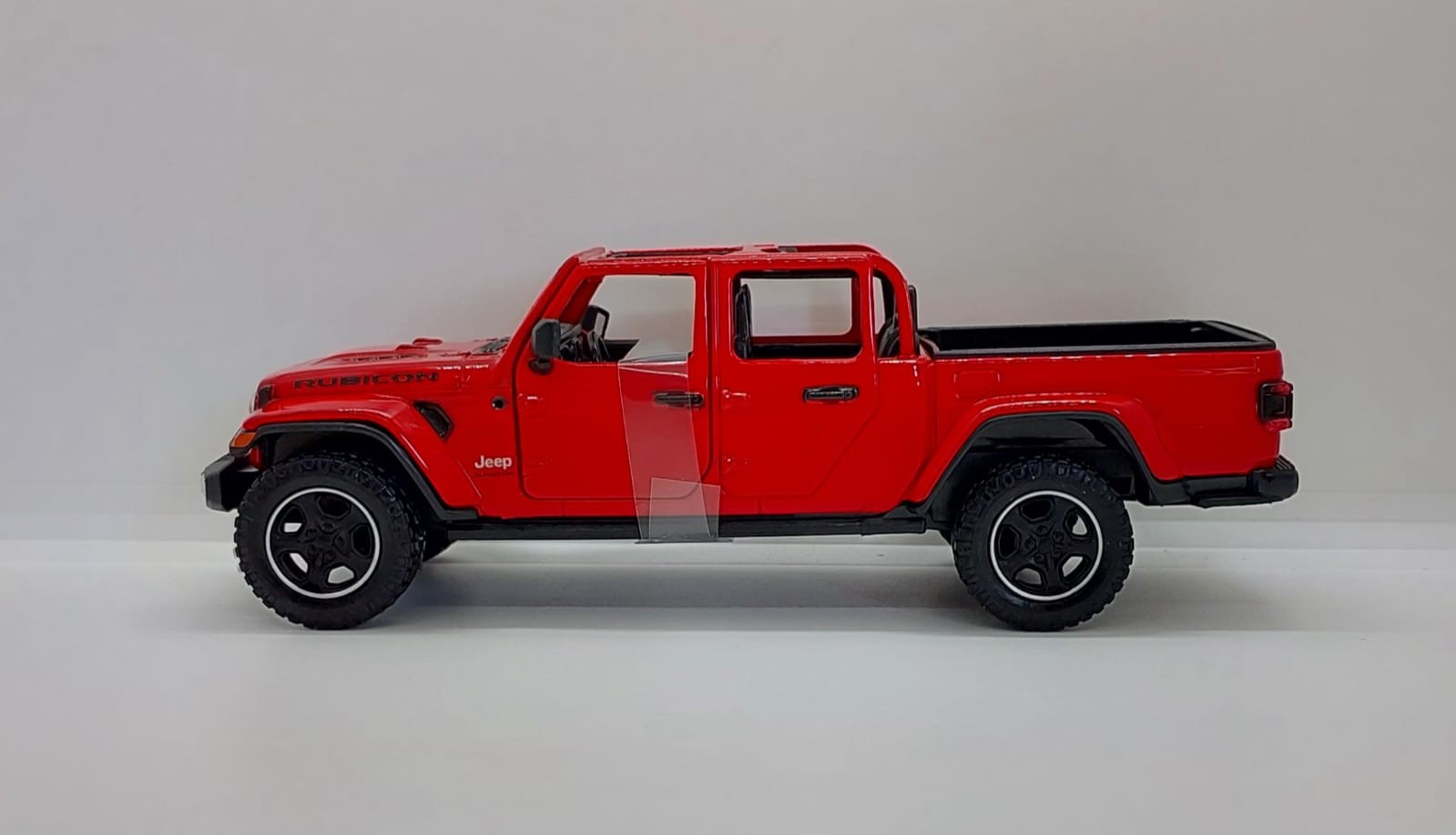 Motormax Timeless Legends 2021 Jeep Gladiator Rubicon -1:27 Kırmızı