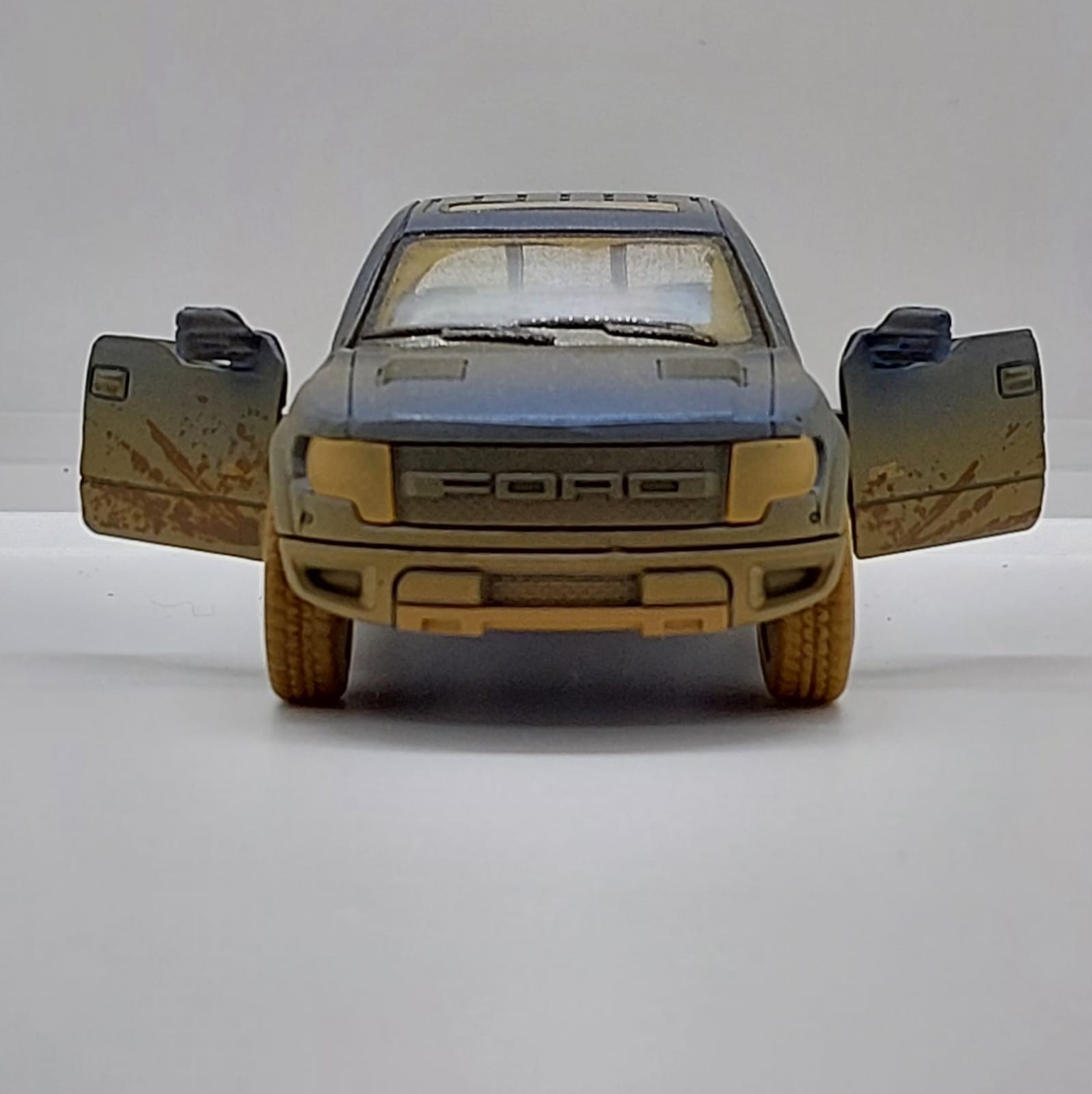 Kinsmart 2013 Ford F-150 SVT Raptor SuperCrew -1:46 Lacivert Toz Çamur Detaylı