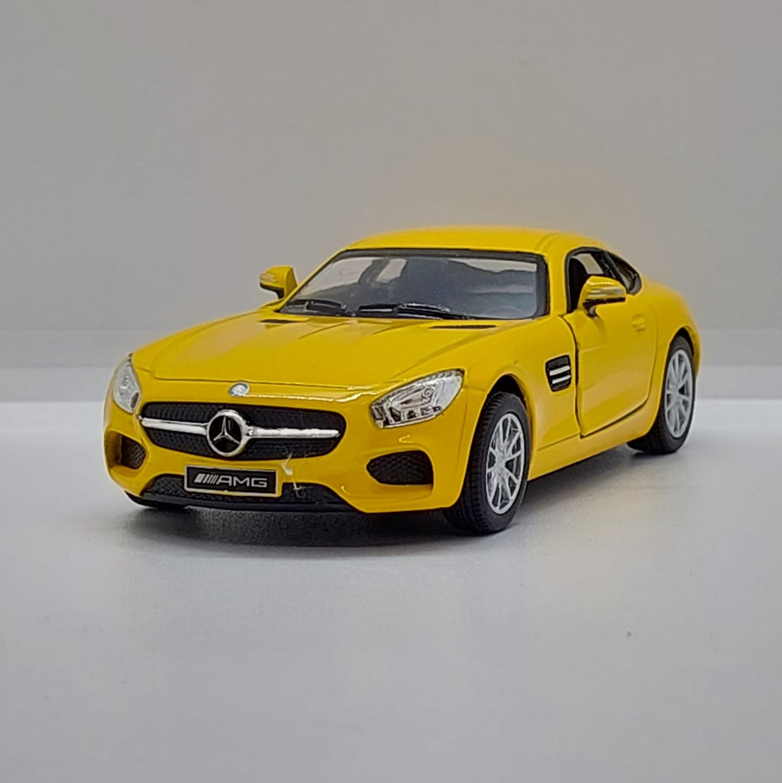 Kinsmart Mercedes-AMG GT -1:36 Sarı