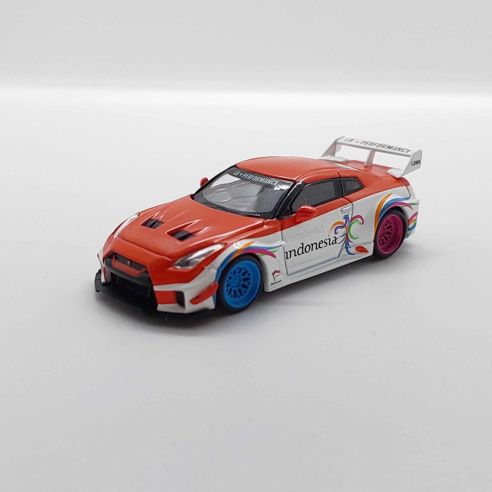 MiniGT LB-Silhoutte WORKS GT Nissan 35GT-RR Wonderful Indonesia (açılmış model, açıklamayı okuyunuz)