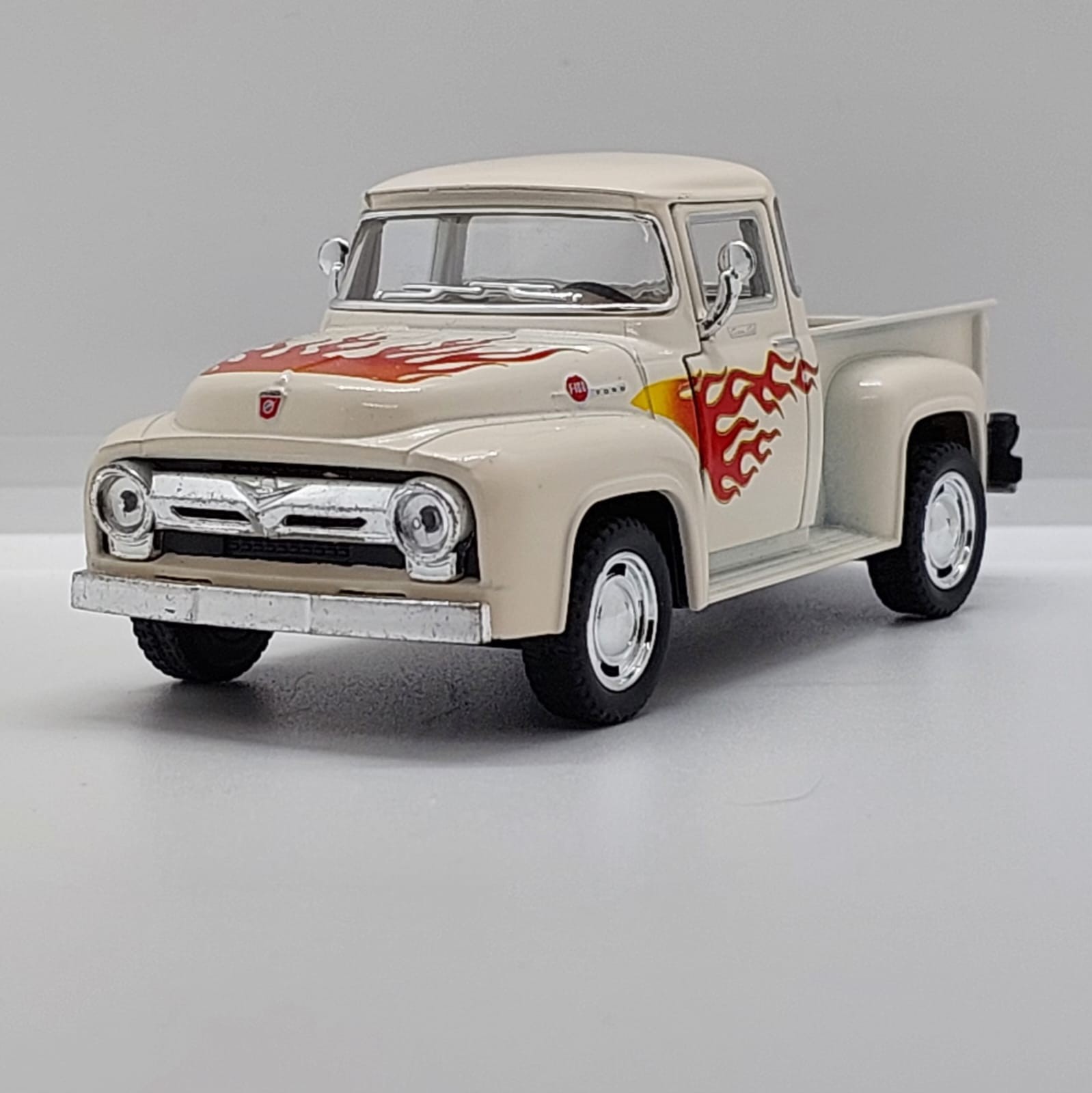 Kinsmart 1956 Ford F-100 -1:38 Fildişi