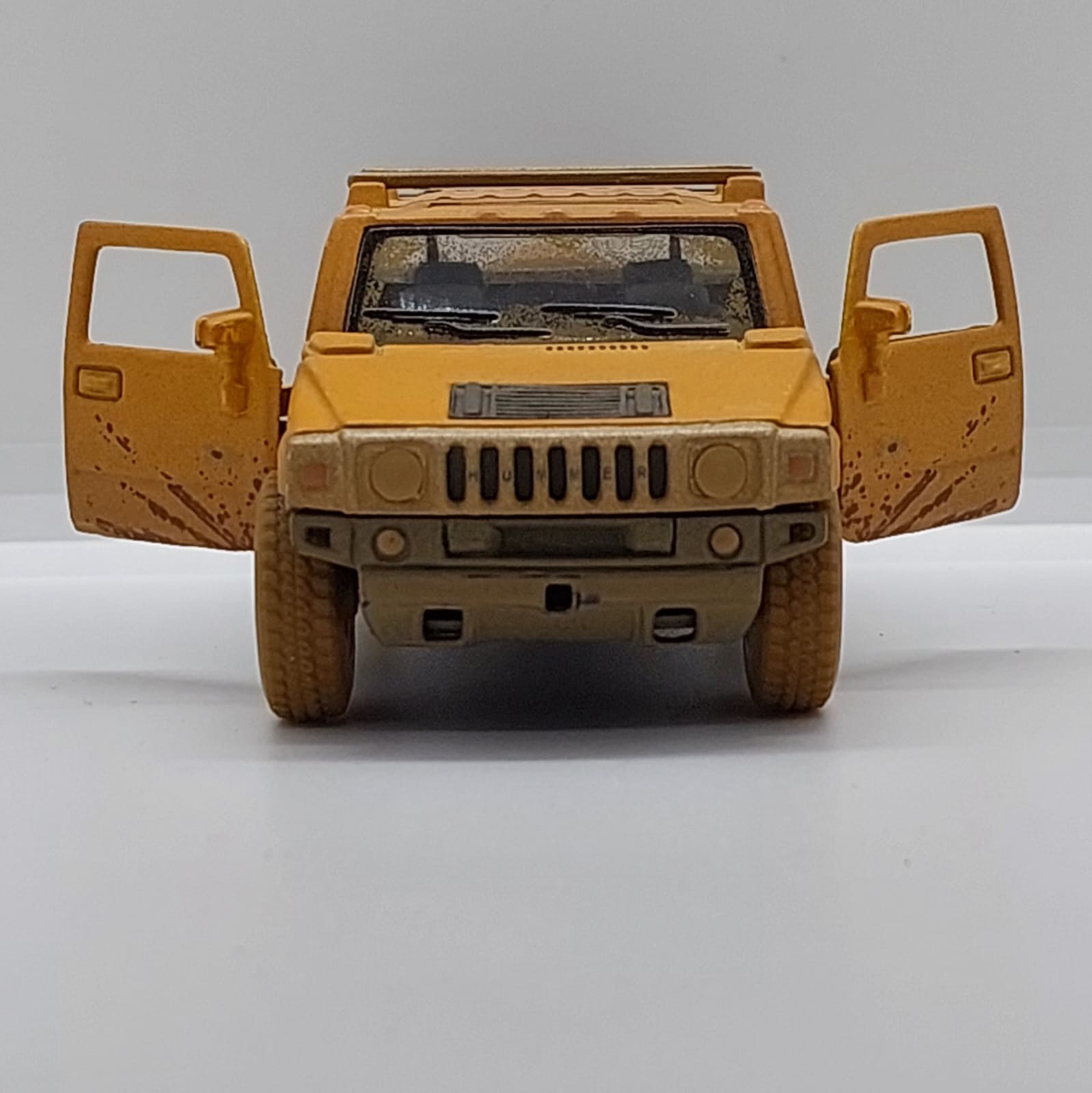 Kinsmart 2005 Hummer H2 SUT -1:40 Hardal Sarısı -Toz ve Çamur detaylı