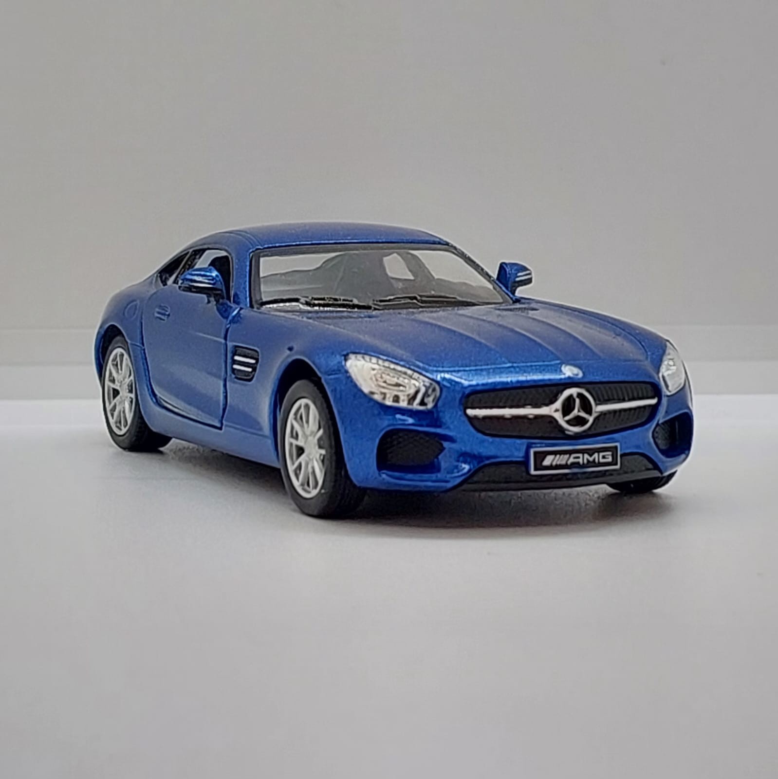 Kinsmart Mercedes-AMG GT -1:36 Lacivert